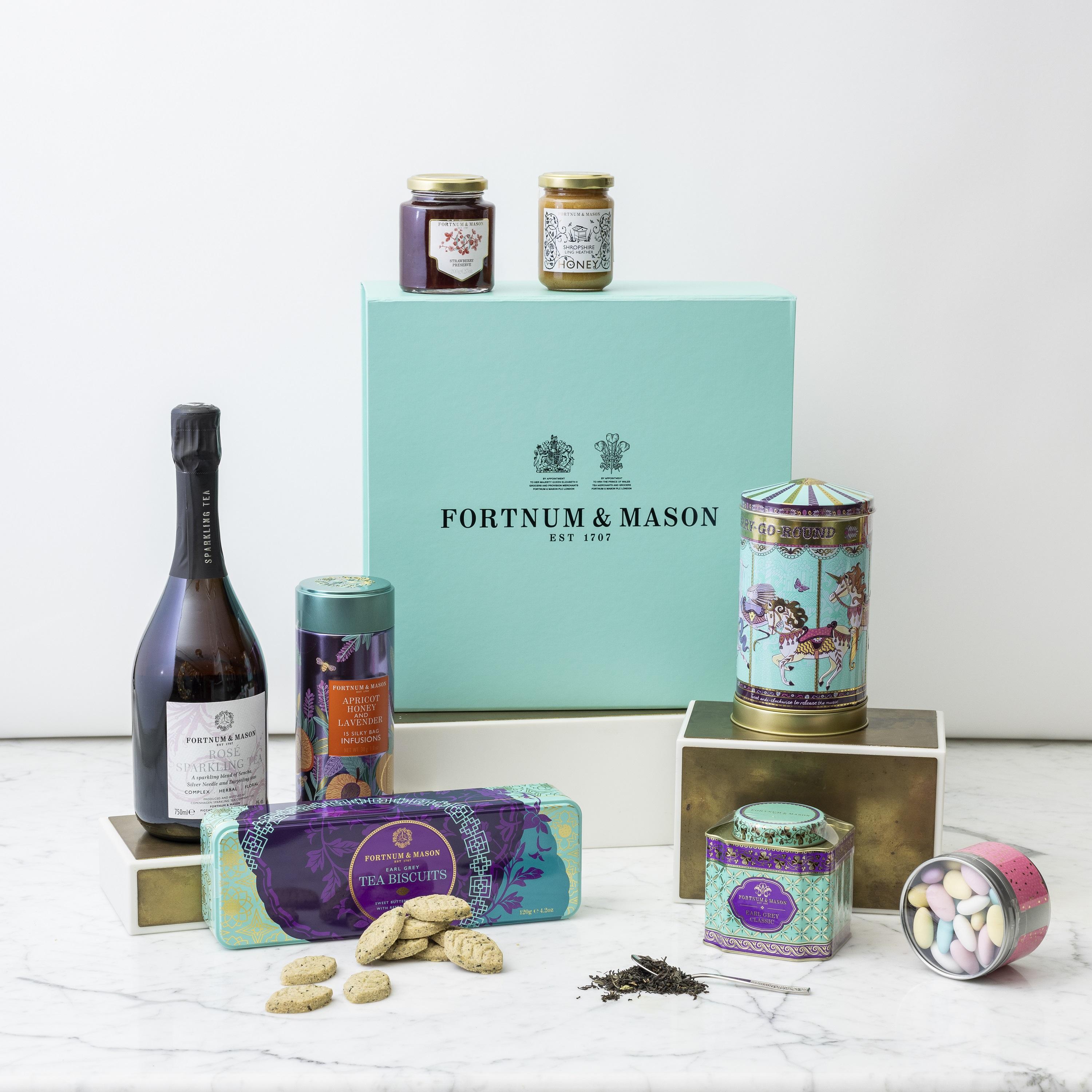 「愛頌和諧」賀年禮盒(港幣$1,378)