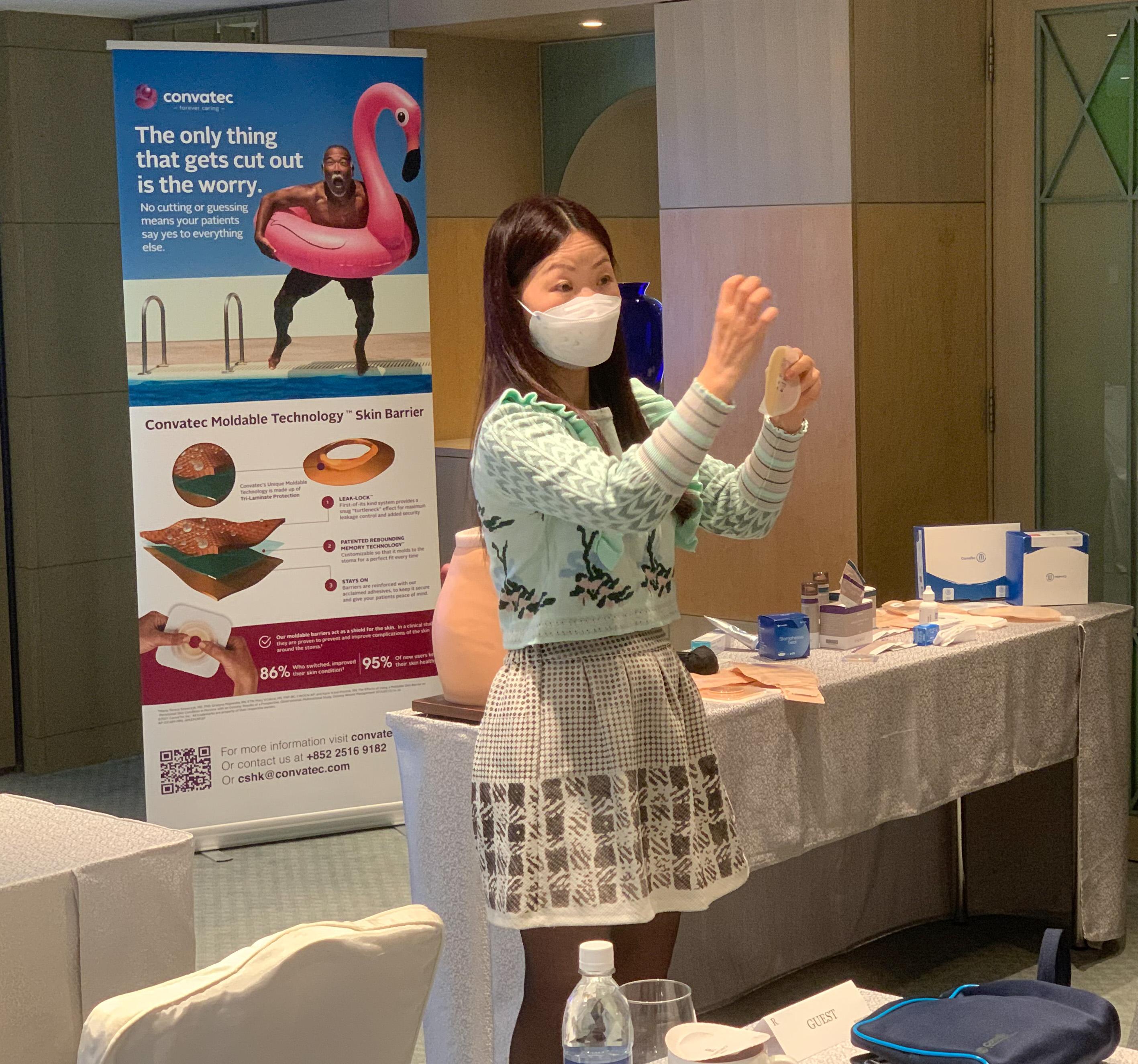 尤姑娘在康復寶健康講座向造口朋友分享造口護理心得。