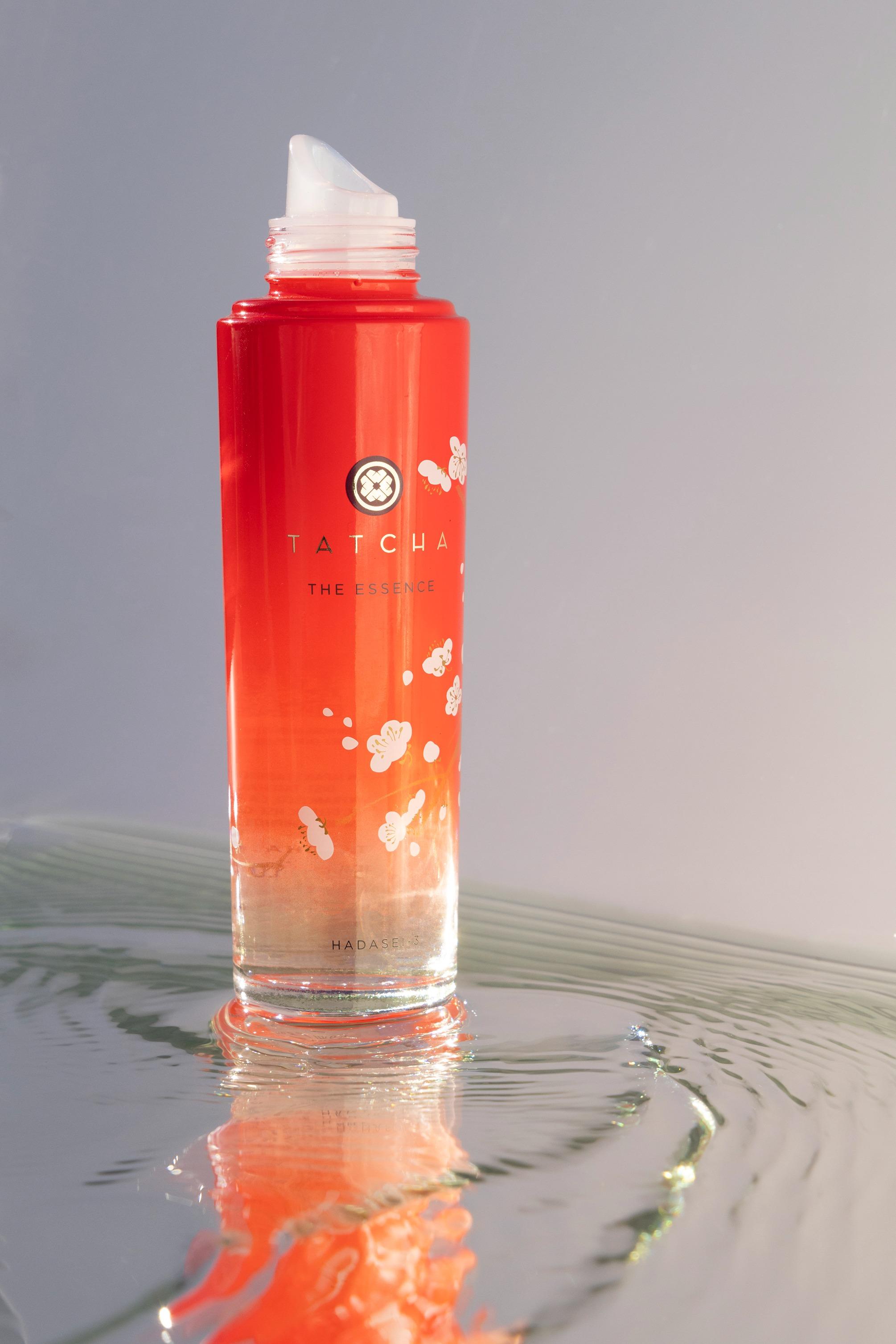 2023新年兔年限定美妝|Tatcha 新春限定特別版 煥采盈亮精華水 $910/150ml