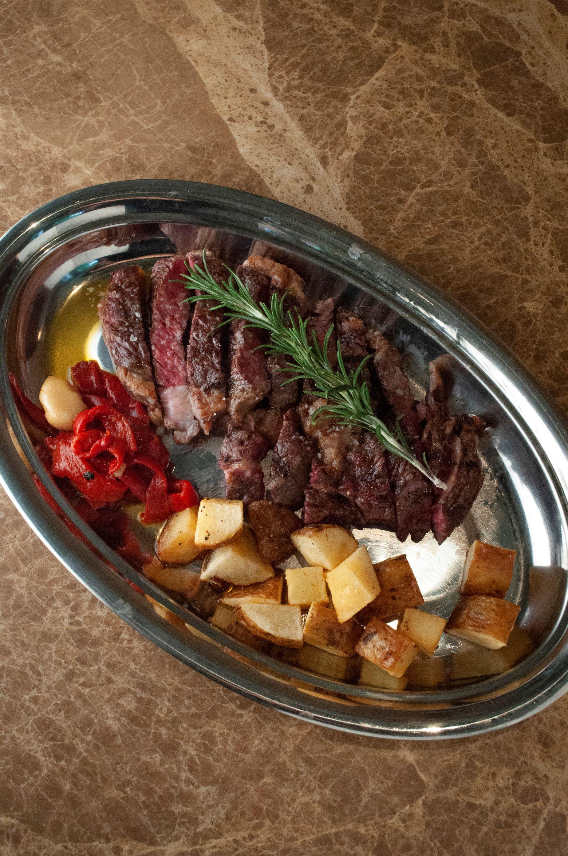 Steak for Two套餐逢星期二至星期四推出,每位$390,至少兩位起