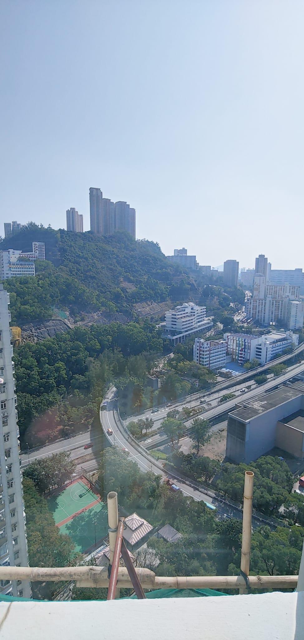 單位景觀非常開揚,以山景和市景為主。(代理提供)