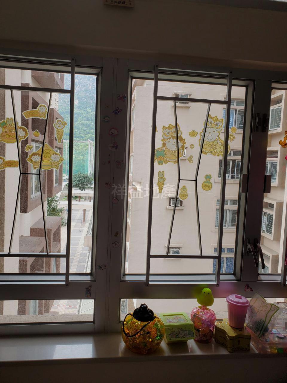 大廳景觀雖以樓景為主,但可望部分山景,尚算開揚。(代理提供)