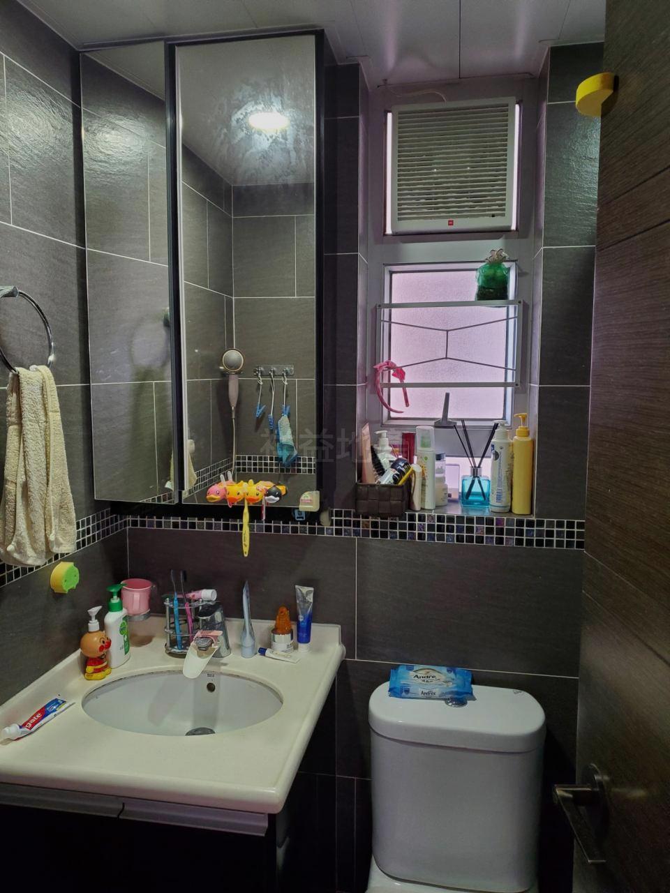 單位浴室裝修仍新淨企理。(代理提供)