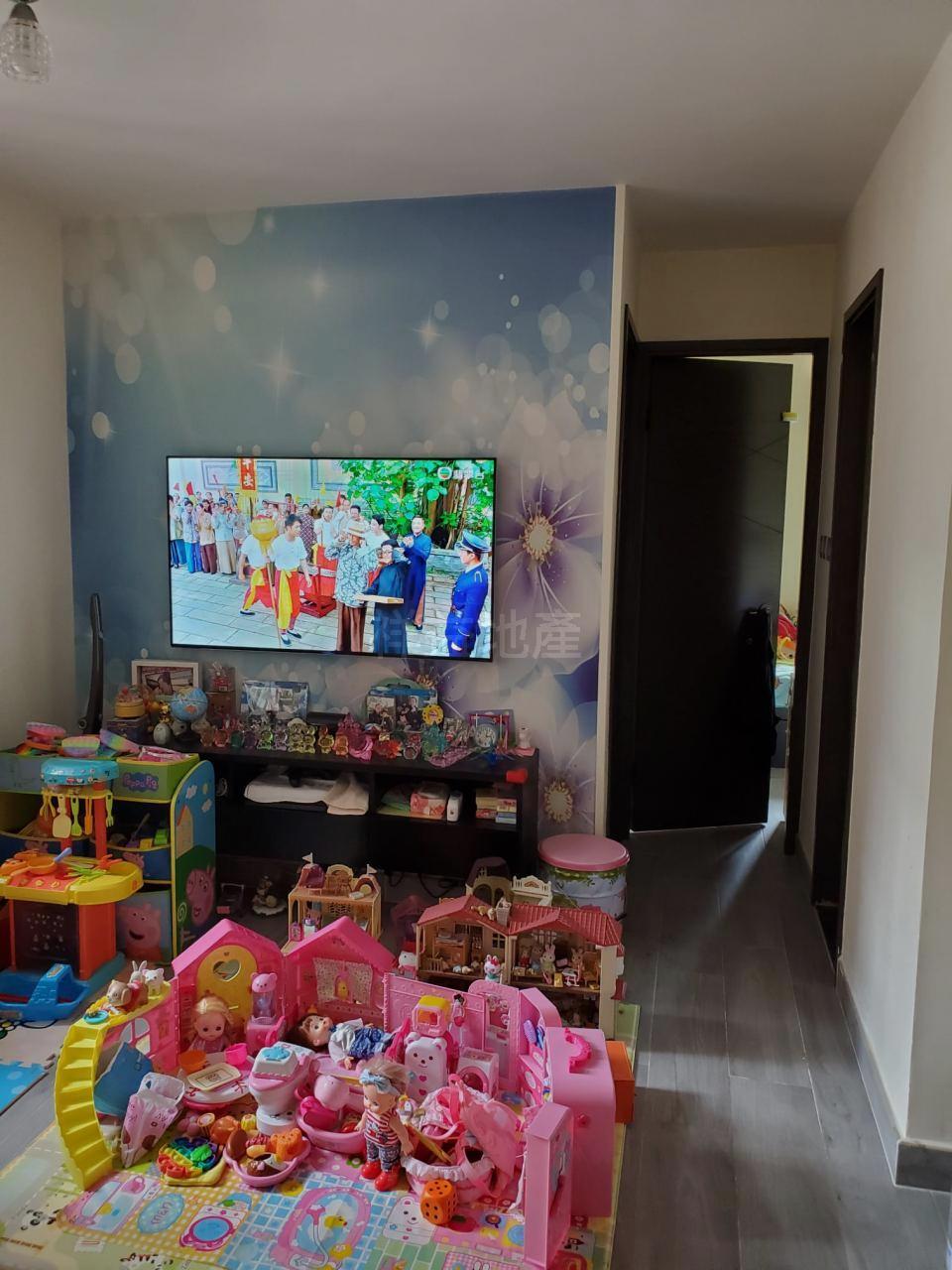 大廳以L型開則,闊落好使。(代理提供)