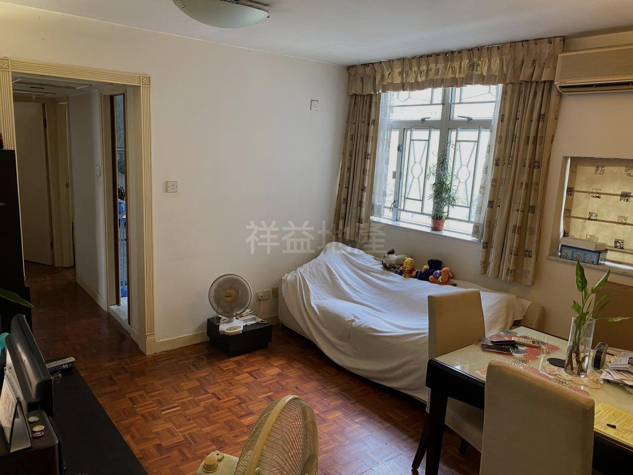 略呈長方形開則的大廳,光線充足。(代理提供)