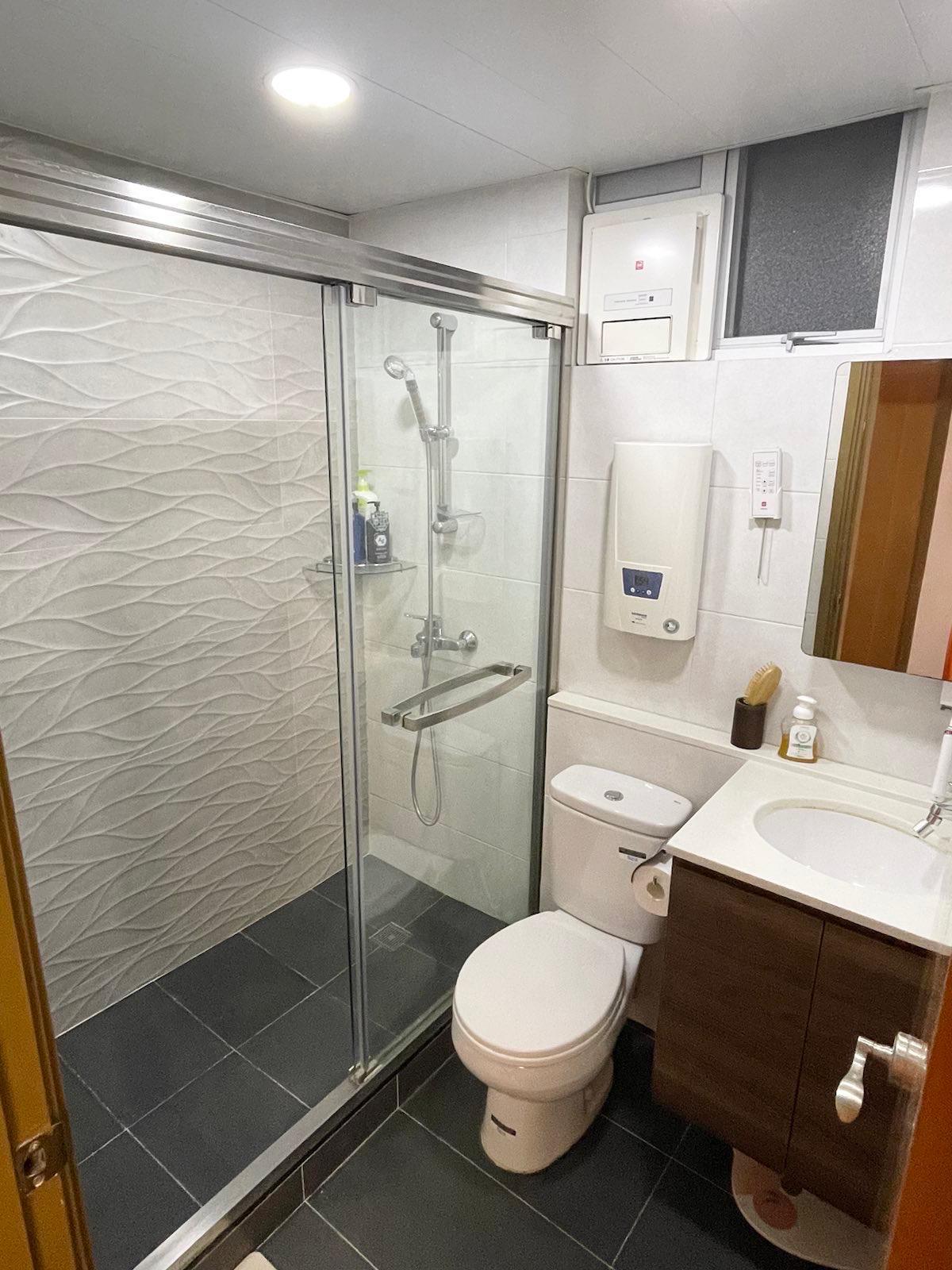 企缸浴室亦新淨整潔。(代理提供)