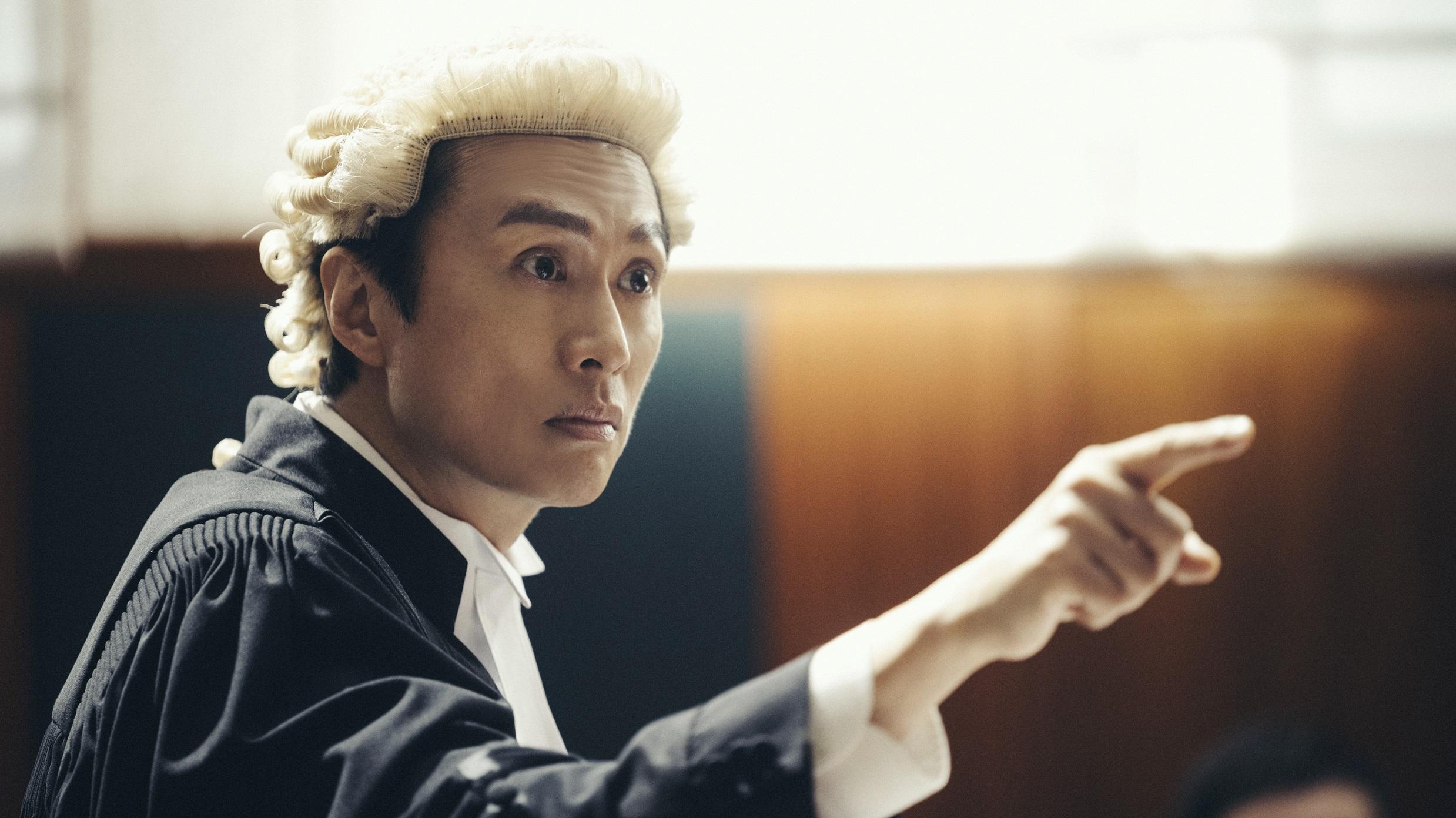 黃子華演的林涼水本是尖酸的裁判法官,