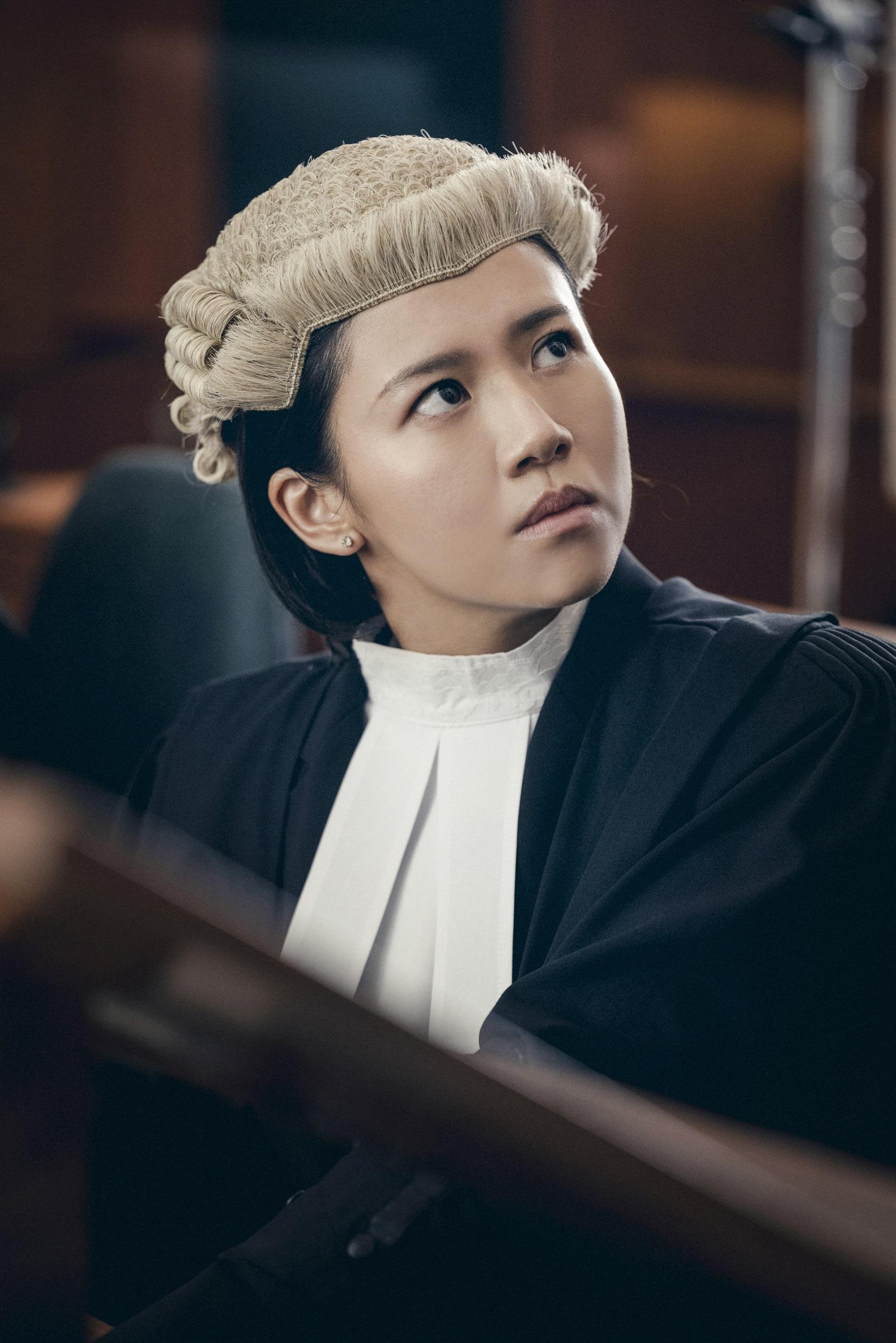 楊偲泳演的方家軍是很有原則的大律師。(《毒舌大狀》劇照)