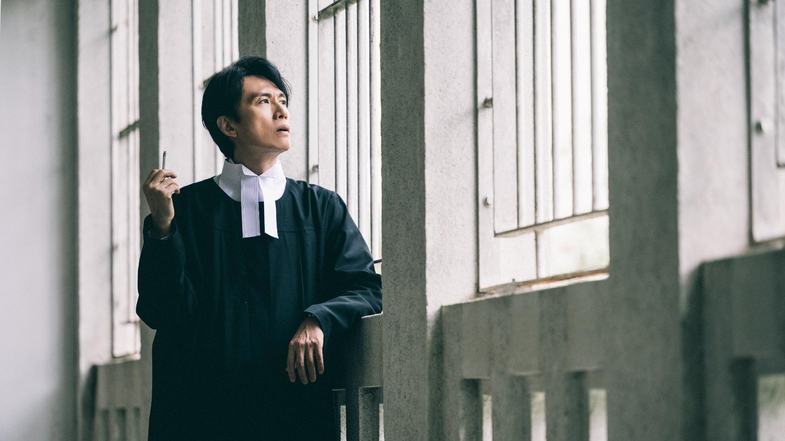 黃子華去年10月將位於何文田窩打老道山的老牌豪宅屋苑恆信園單位沽售,逆市下大賺逾500萬元。(電影《毒舌大狀》劇照)