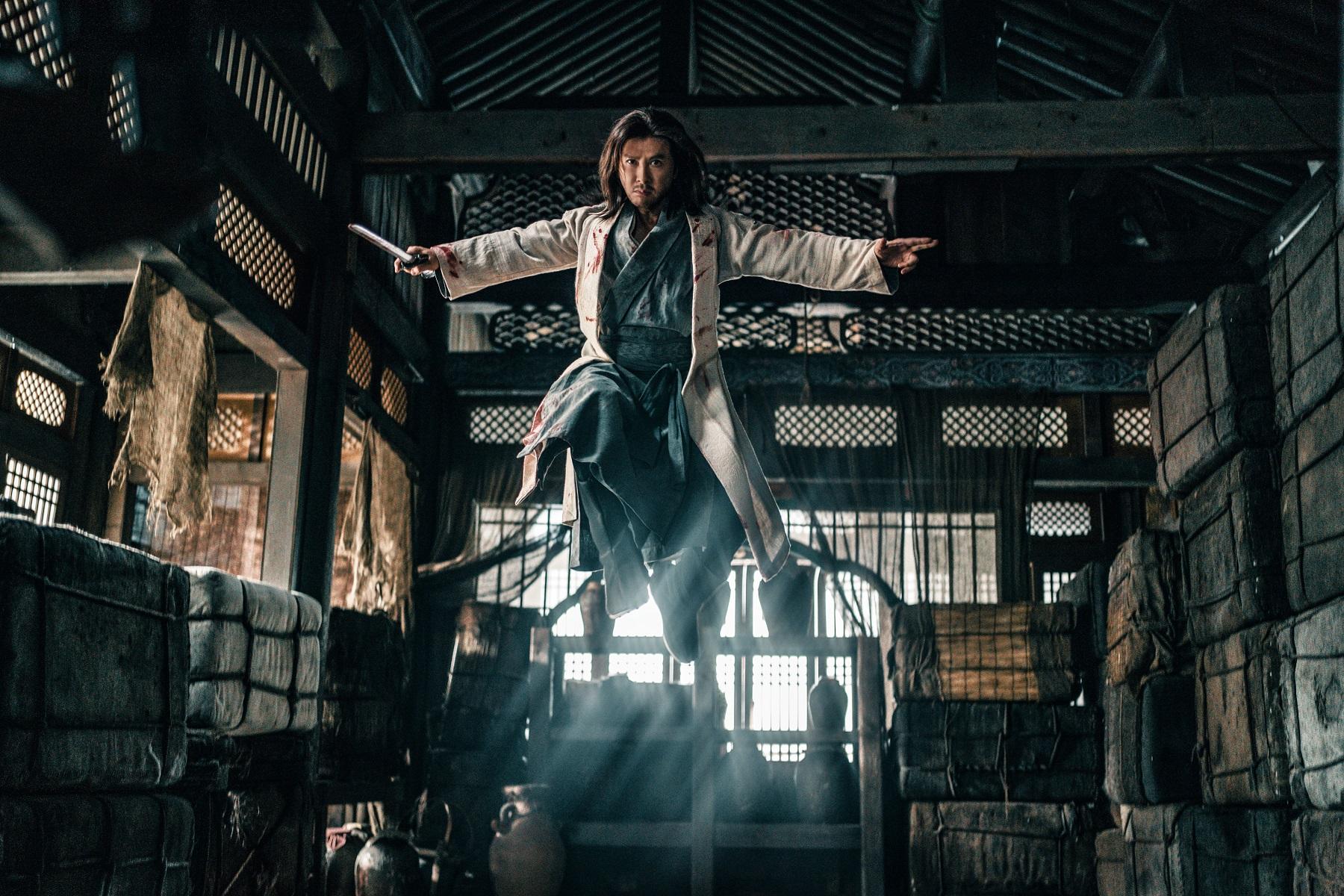 甄子丹執導的《天龍八部之 喬峰傳》以武為先,當然會展現真功夫。(劇照)