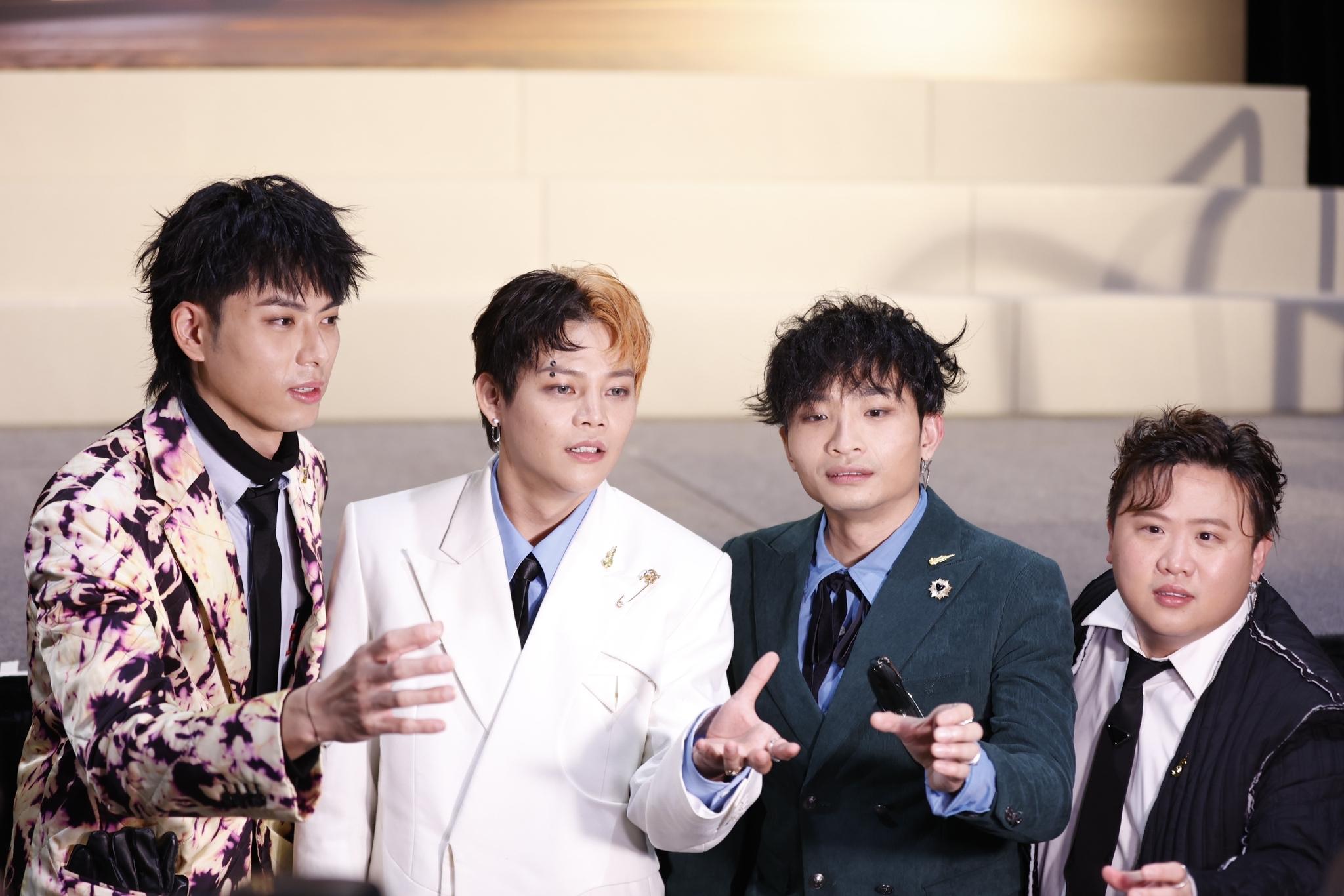 ERROR重演新歌MV的被刪剪動作。