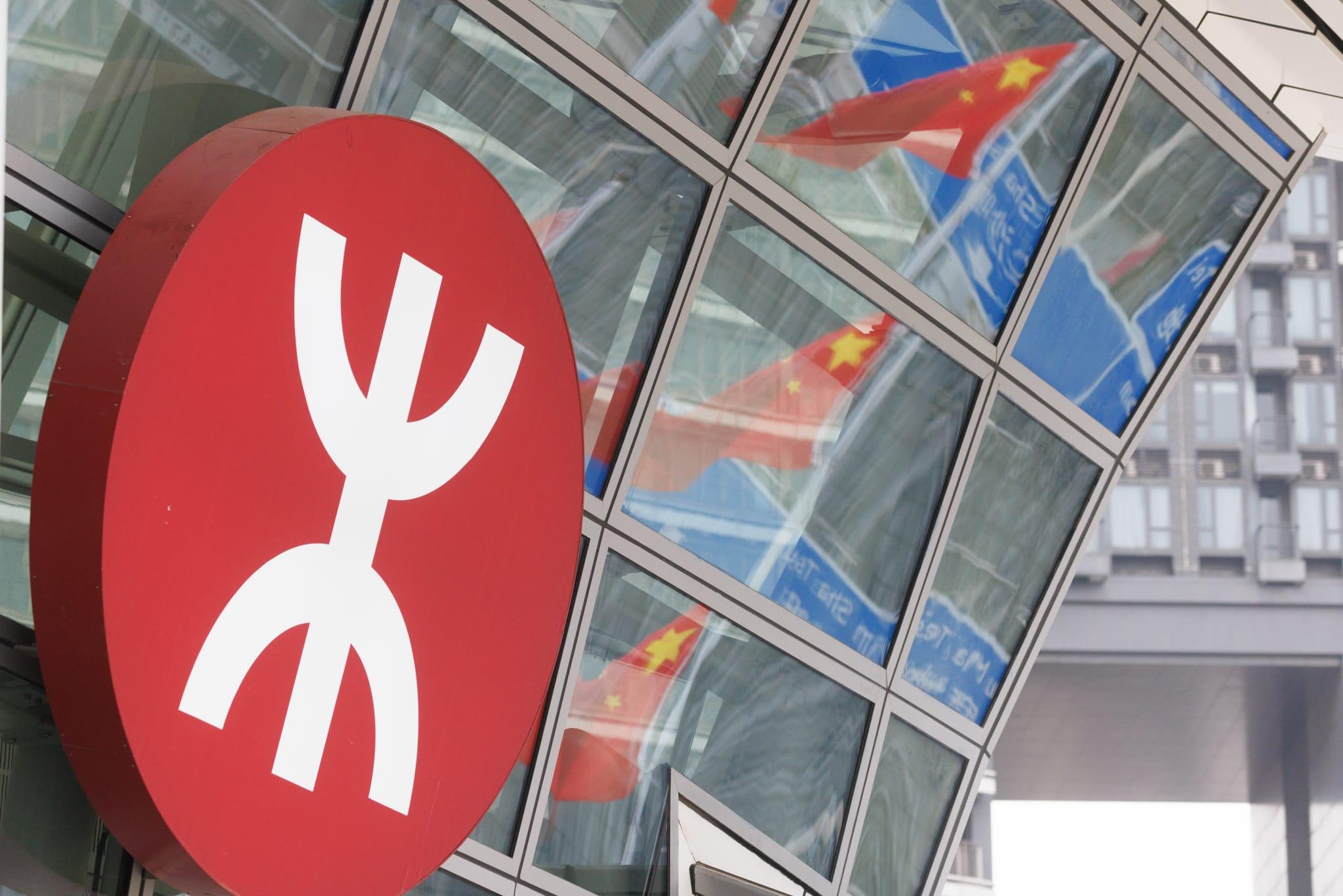 通關|高鐵即日起試運預備通關 有市民到高鐵站打算購票 (蘇文傑攝)