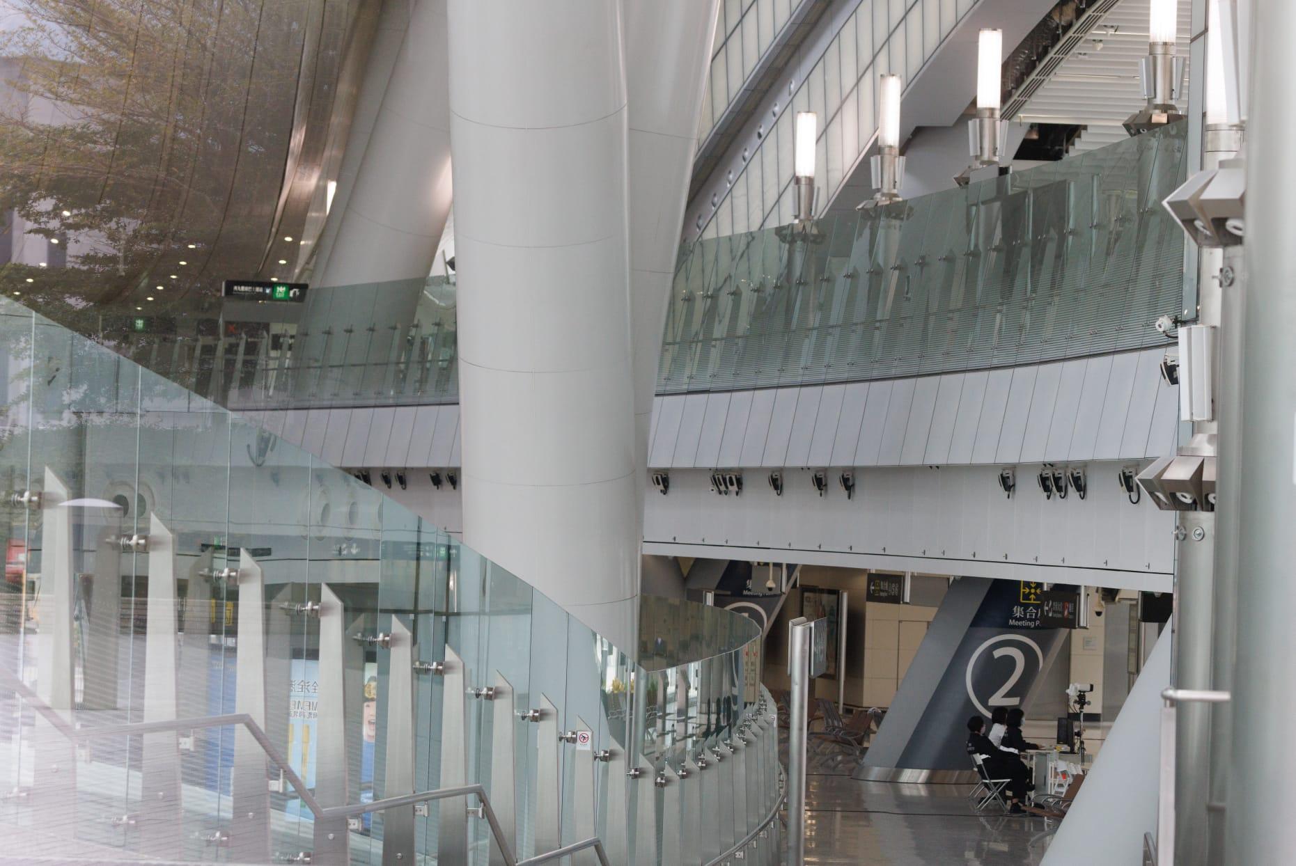 通關|高鐵即日起試運預備通關 有市民到高鐵站打算購票 (蘇文傑攝)