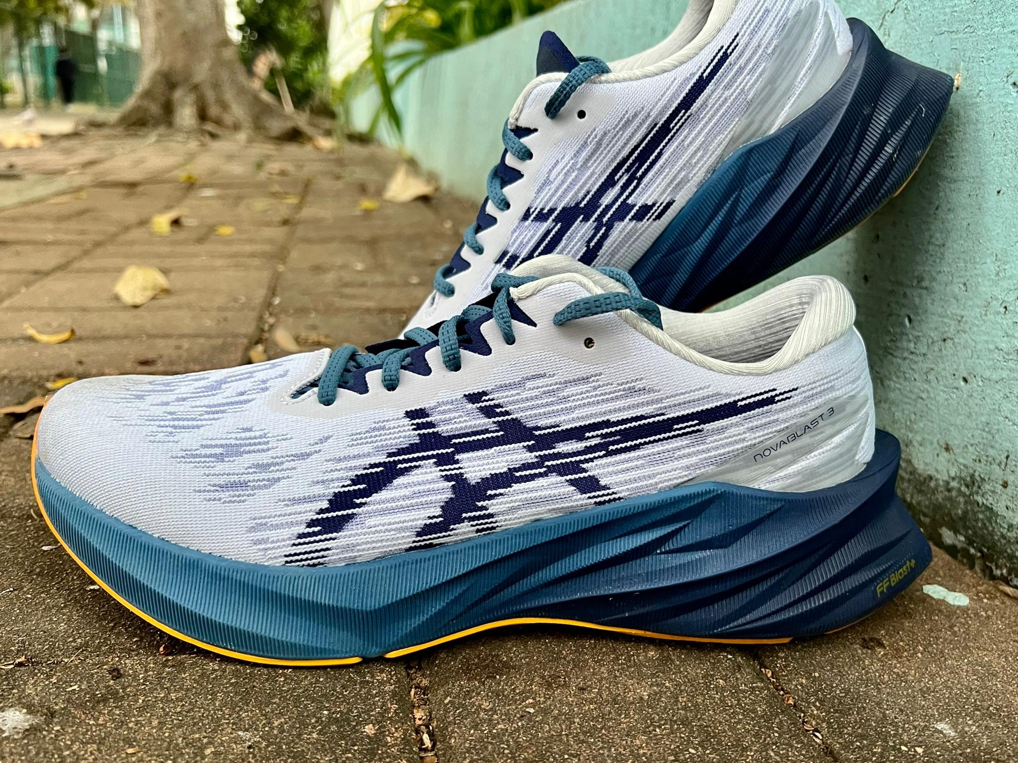 外底用上前兩代的幾何結構設計,中底加大了腳踭的體積,落地時更穩定。