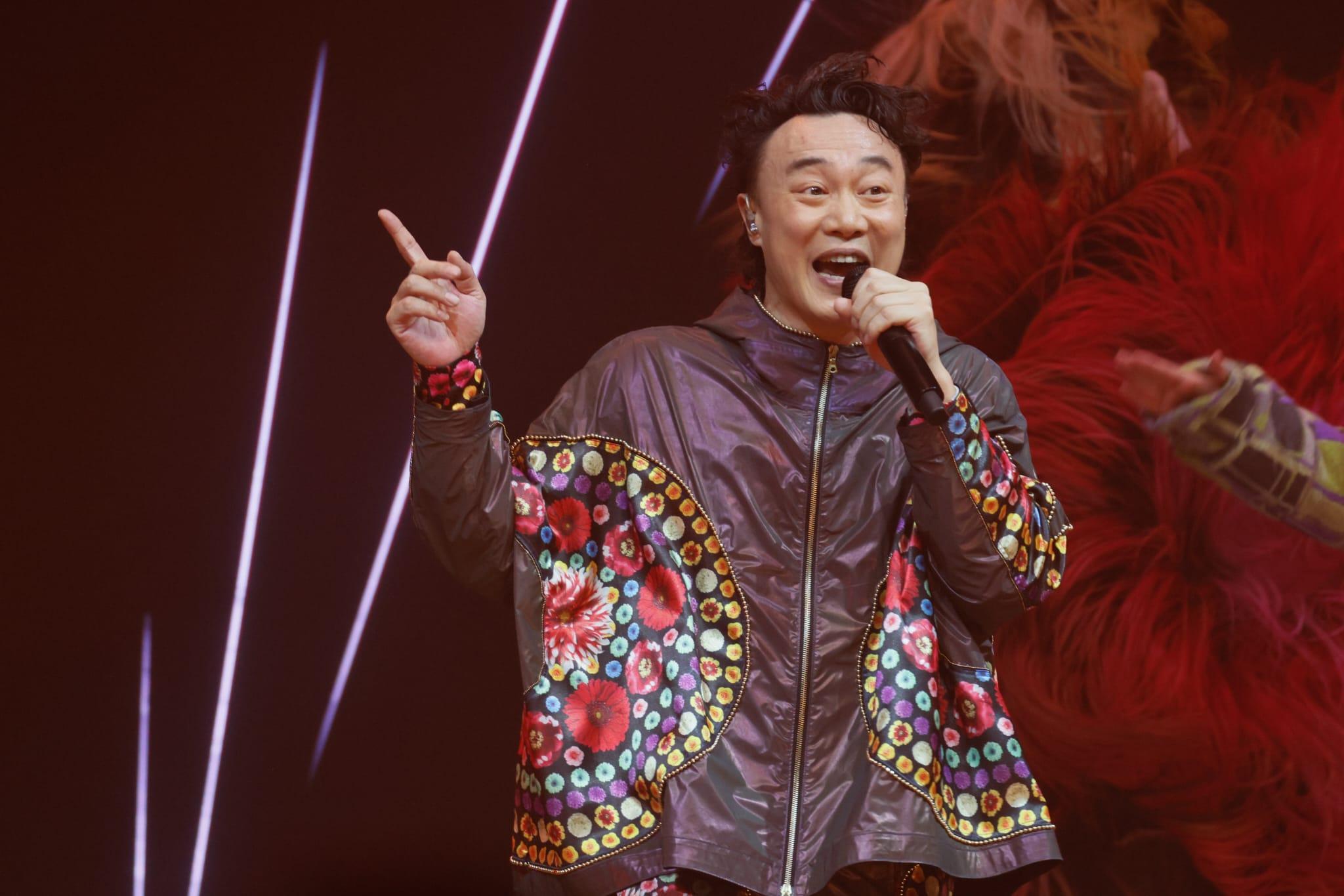 在talk環節開始前,歌迷大合唱《天下無雙》為Eason送上驚喜。(蘇文傑攝)