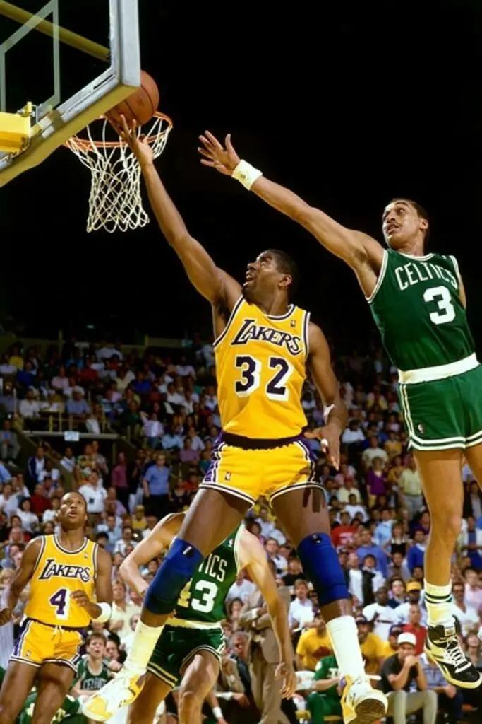 宮城宗太的房間,張貼了這一張Magic Johnson的海報。(網絡圖片)