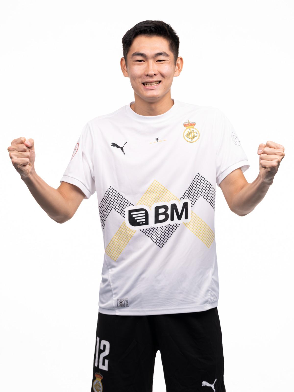 陳晉一早前為球會拍攝的主客球衣照片