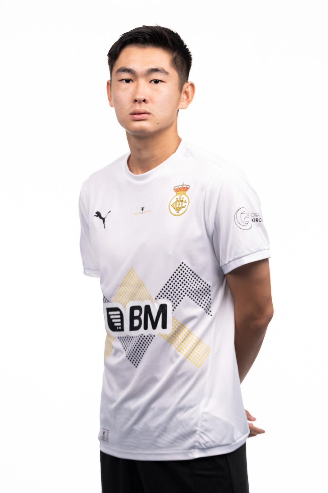 陳晉一早前為球會拍攝的主客球衣照片