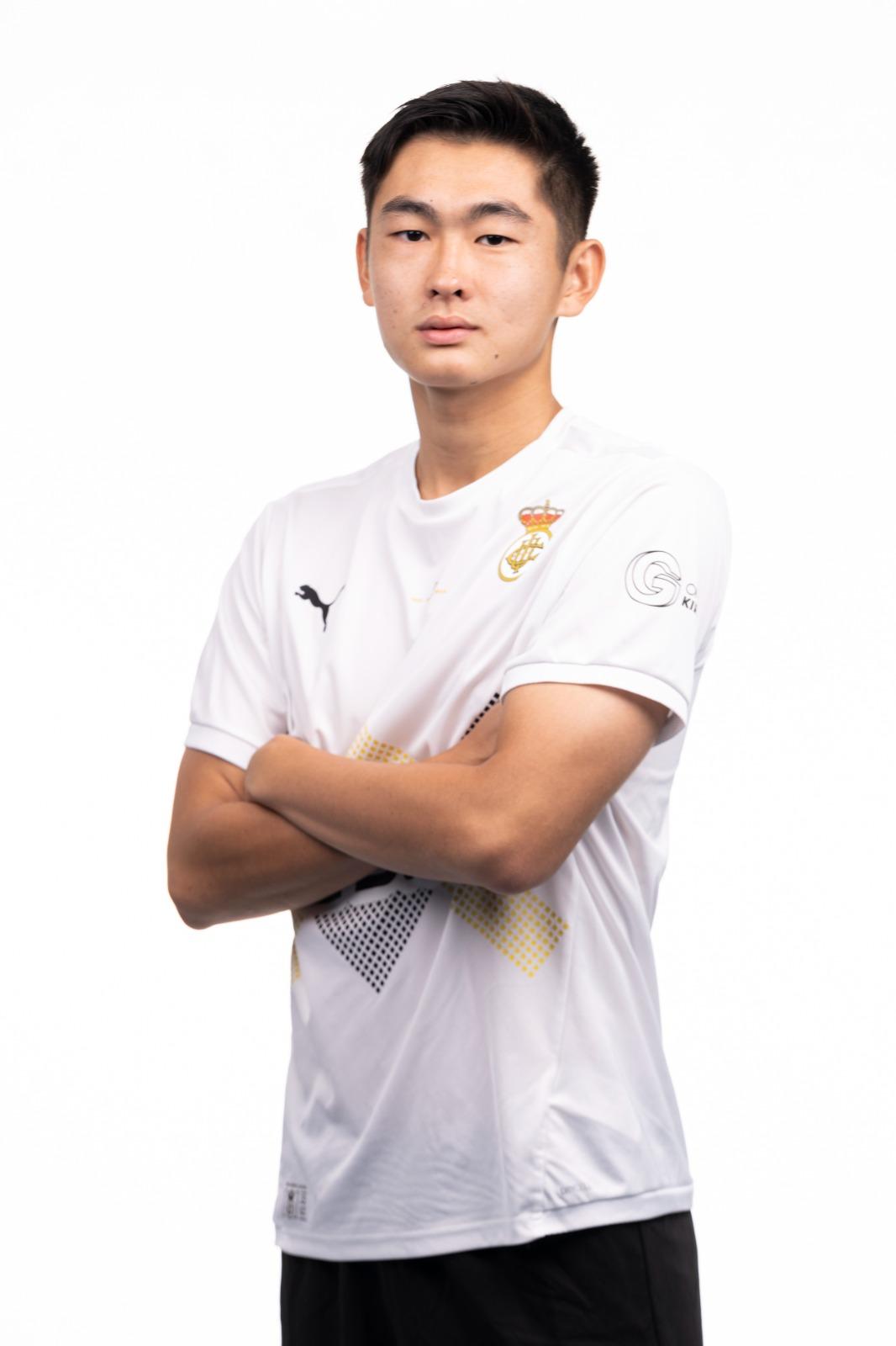 陳晉一早前為球會拍攝的主客球衣照片