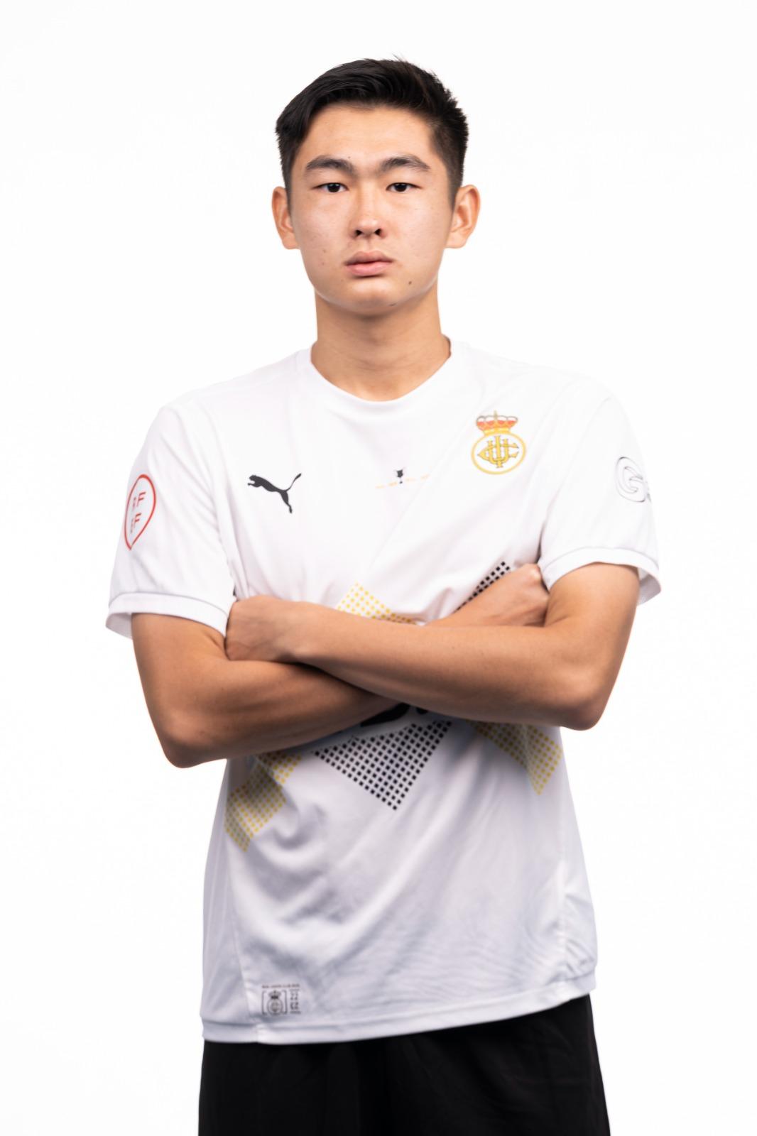 陳晉一早前為球會拍攝的主客球衣照片