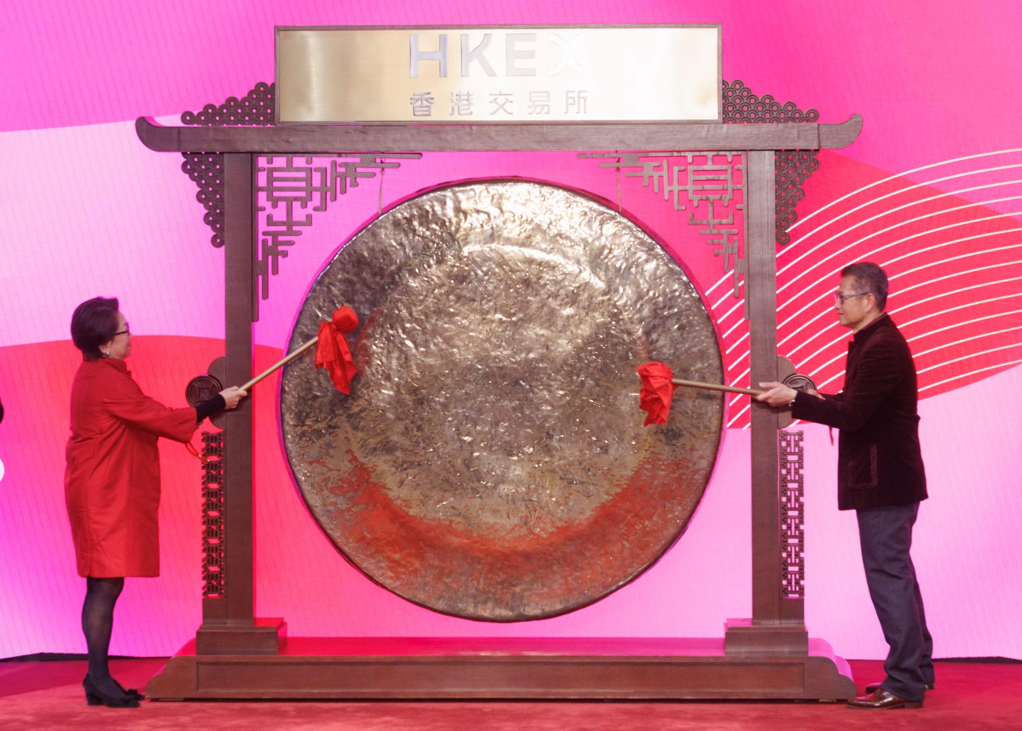 受疫情影響,時隔3年,港交所(388)再次舉行實體開市儀式。 (蘇文傑攝)