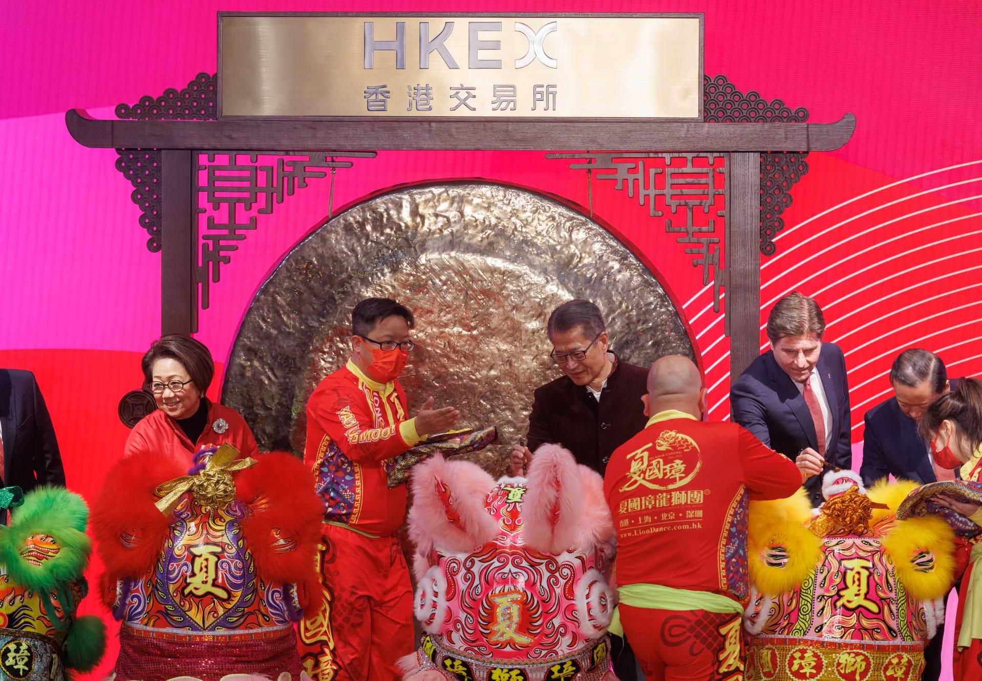 受疫情影響,時隔3年,港交所(388)再次舉行實體開市儀式。 (蘇文傑攝)