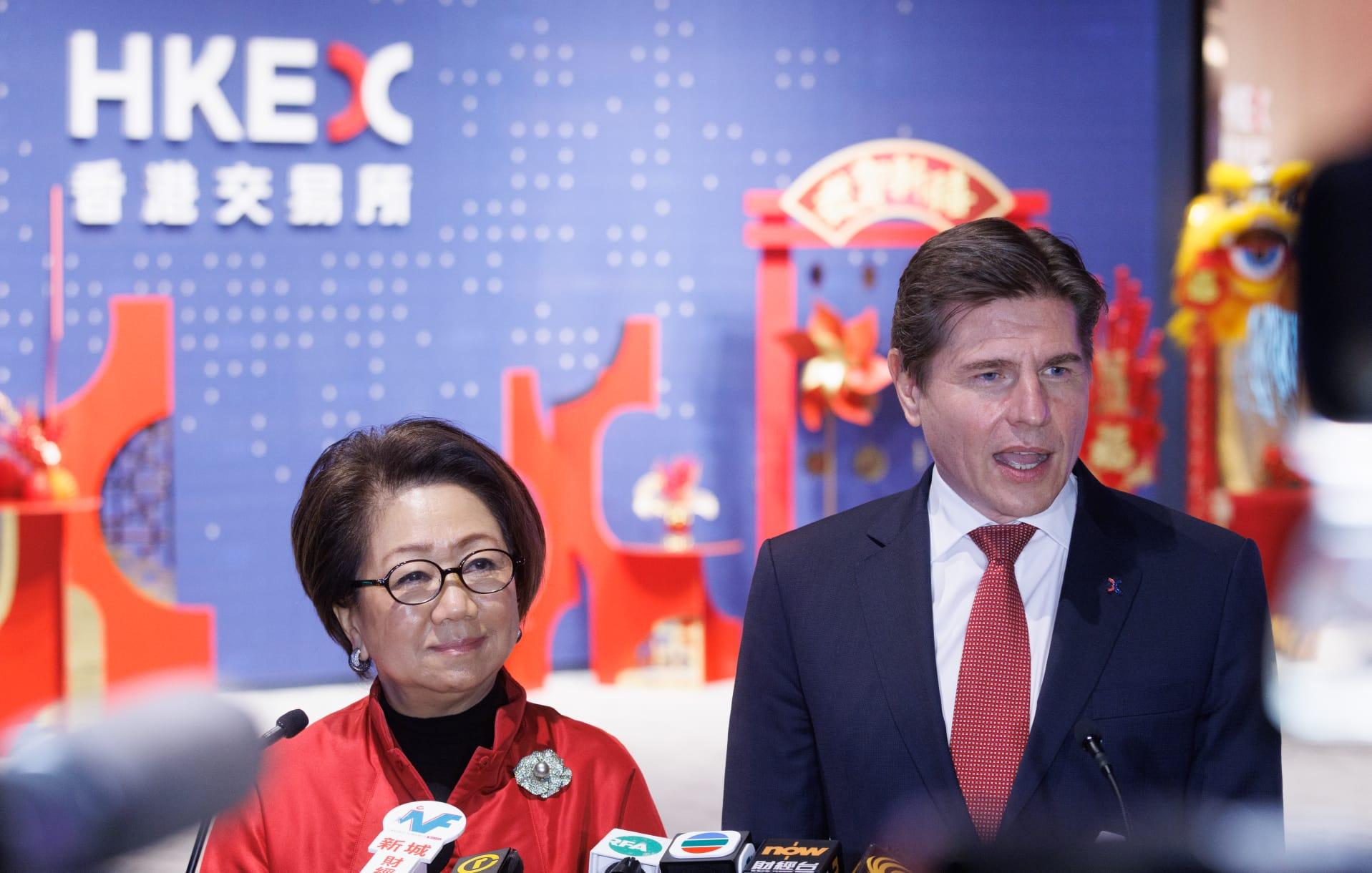 受疫情影響,時隔3年,港交所(388)再次舉行實體開市儀式。 (蘇文傑攝)