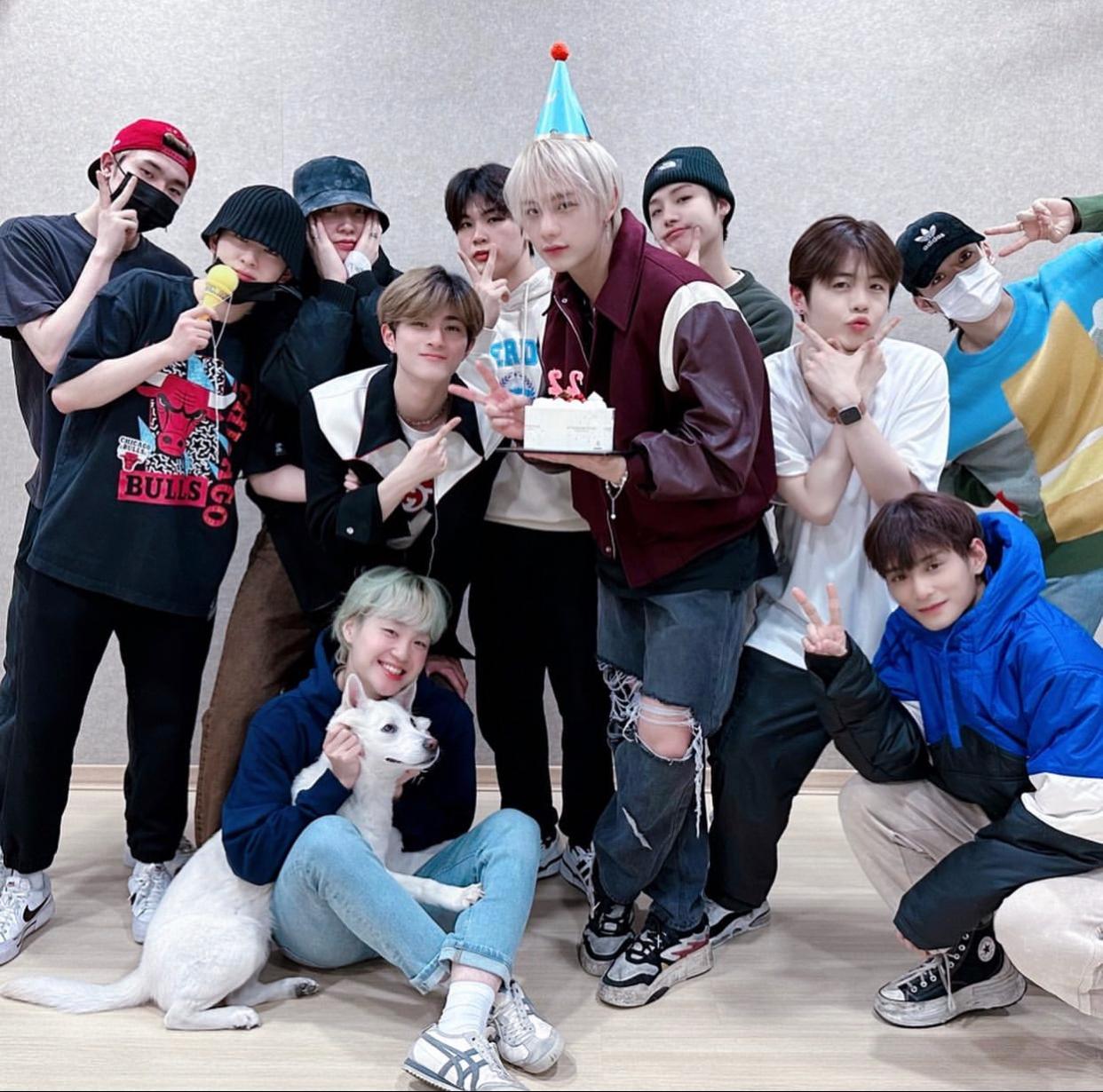 XODIAC成員們感情要好,昨日齊賀壽SING仔。