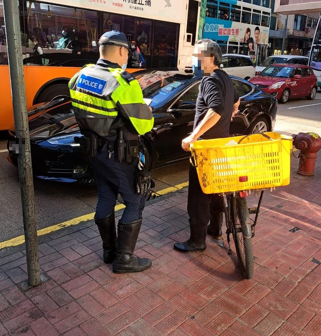 港島打擊單車違例事項及非法駕駛電動可移動工具