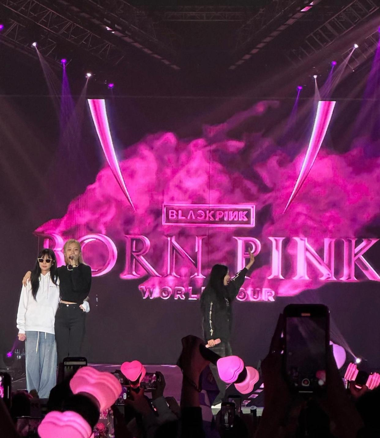 余德丞投入睇騷,更拍下BLACKPINK風采在IG分享。