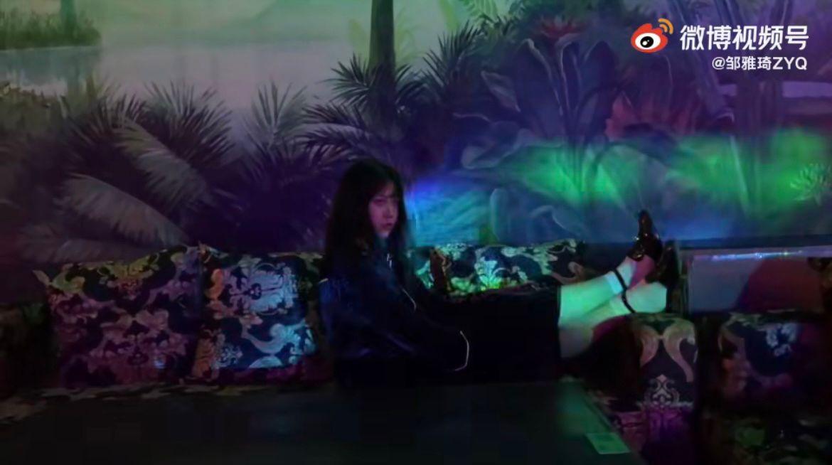 內地大學生用208元人民幣扮名媛。