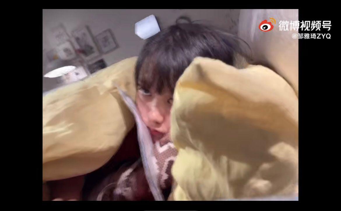 內地大學生用208元人民幣扮名媛。