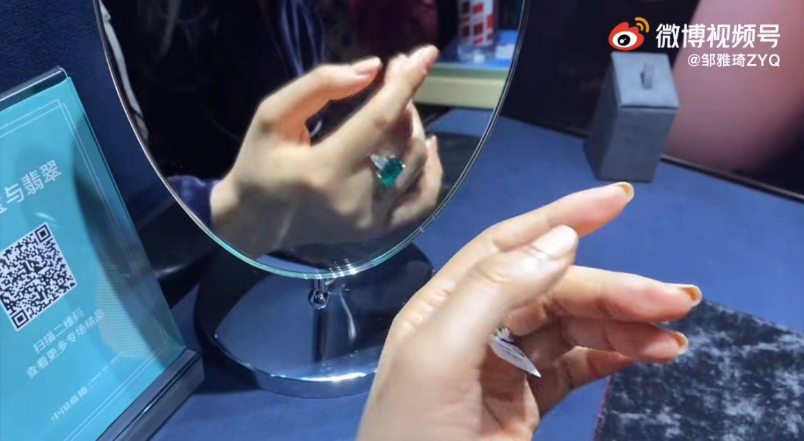 內地大學生用208元人民幣扮名媛。