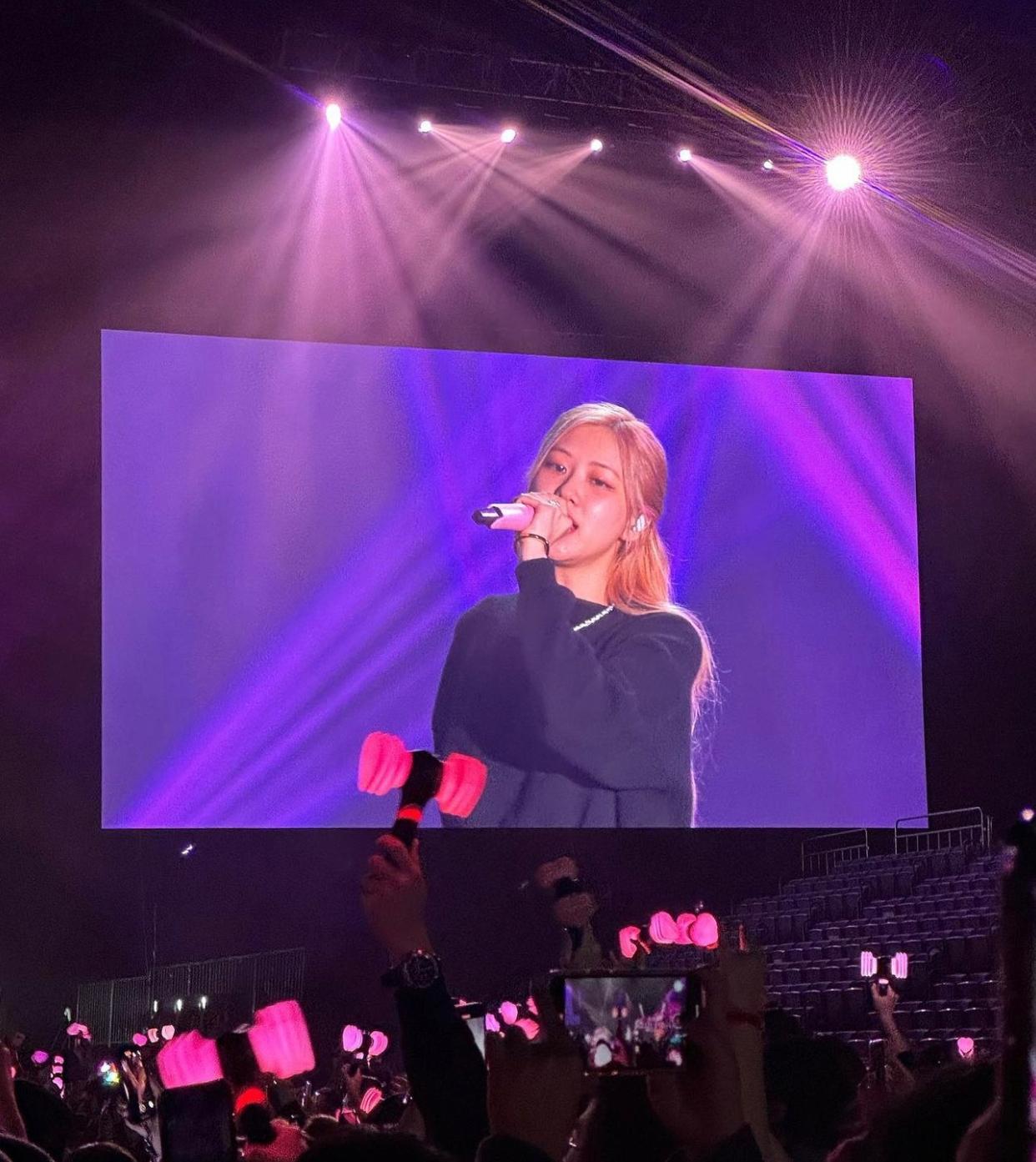 余德丞投入睇騷,更拍下BLACKPINK風采在IG分享。