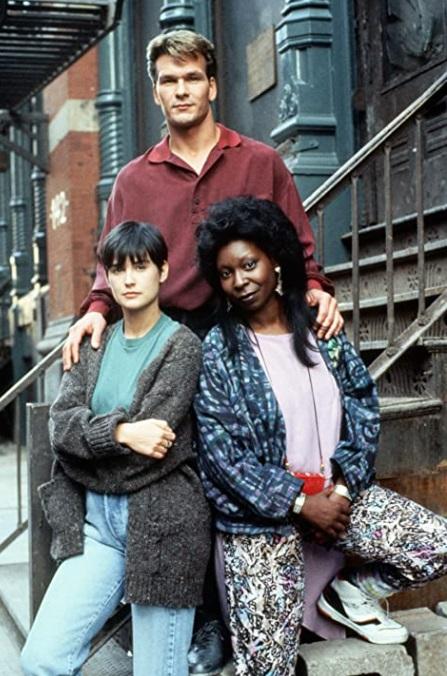 由柏德烈史域斯、狄美摩亞、胡比高拔合演的《人鬼情未了》,1990年上映時轟動全球。