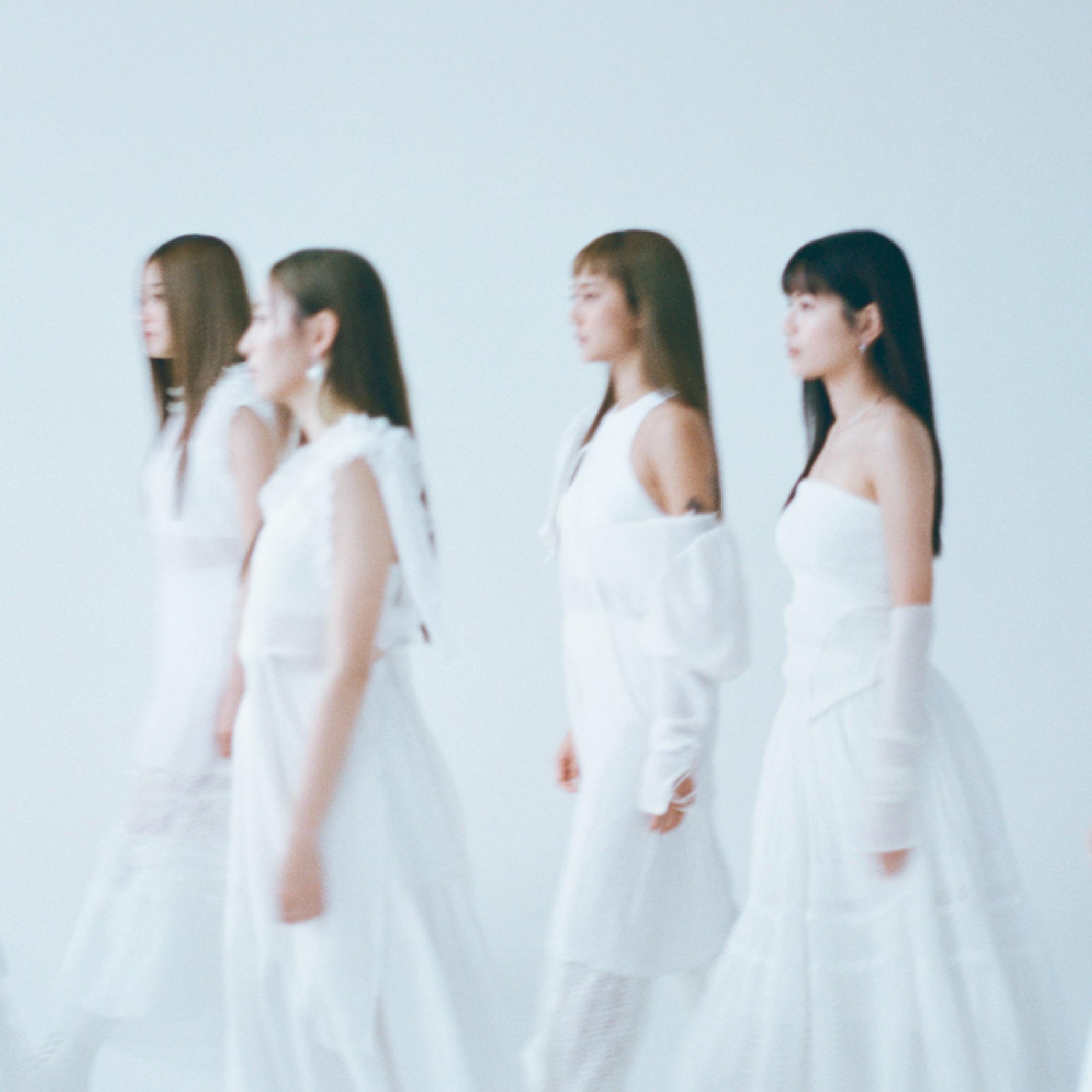 COLLAR成軍一周年,推出「The Bright Side號」觀光巴士。