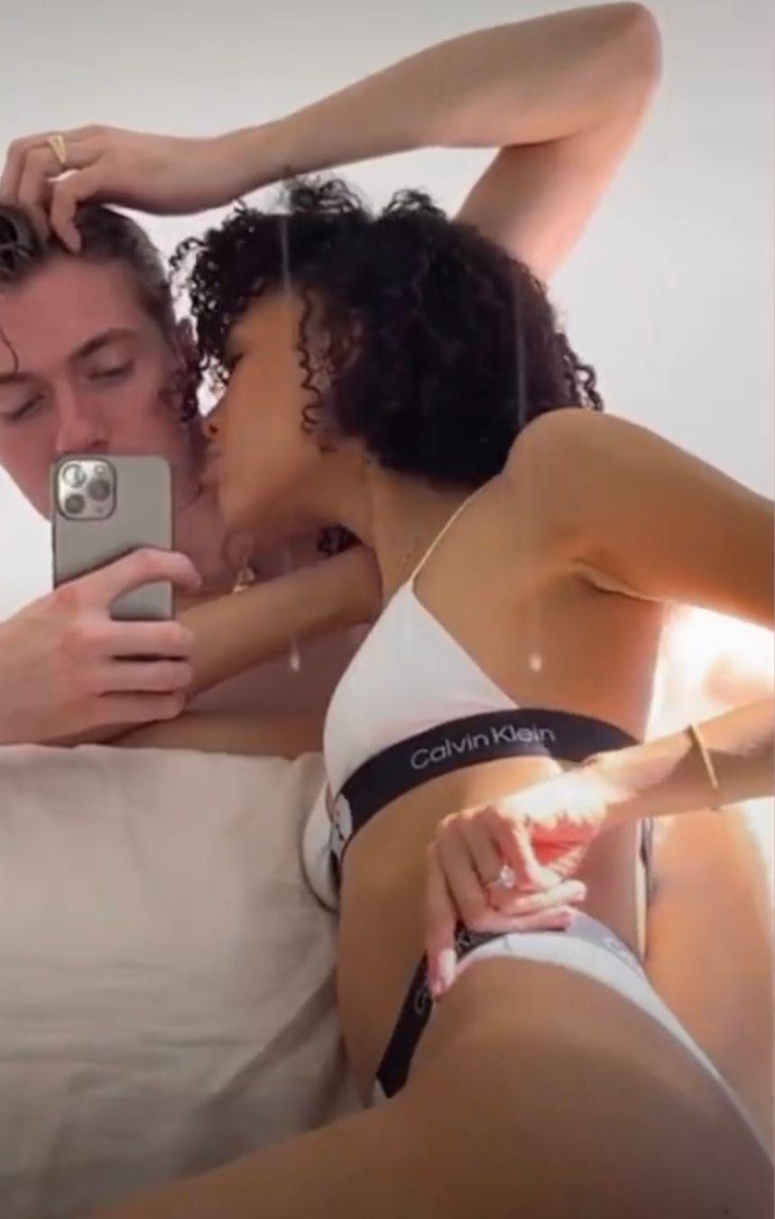 Lucky Blue Smith與愛妻一同接拍CK廣告。