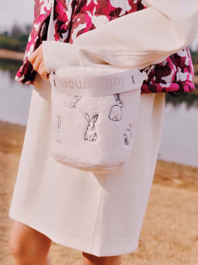 兔年特別版限定系列│lululemon Crossbody Fleece Bucket Bag