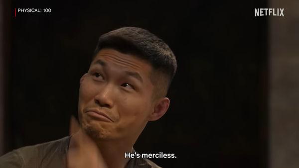 該男參賽者露出挑釁表情,更要求觀看的其他選手把嘴巴閉上。