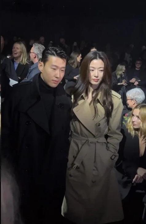 全智賢跟比她年輕11歲的國腳孫興民世紀同框。