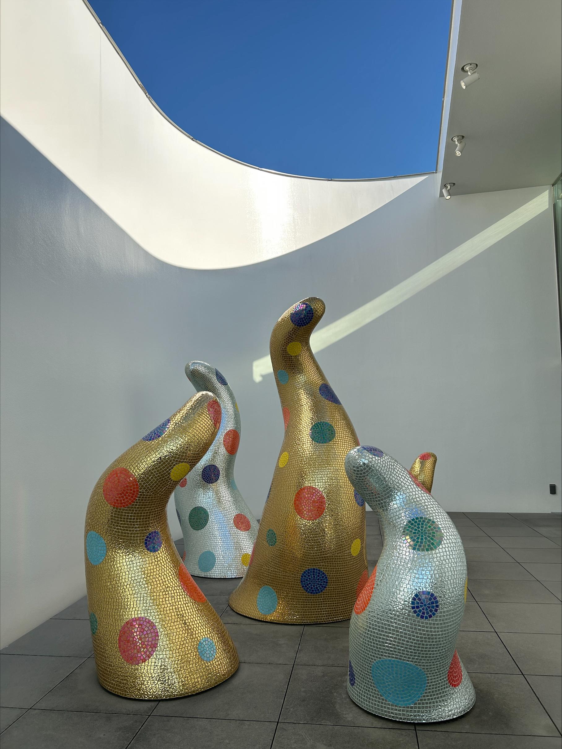 美術館劃分參觀時段及設有人數限制,由於太受歡迎,建議至少預早兩星期於官網預訂,以便入內參觀。