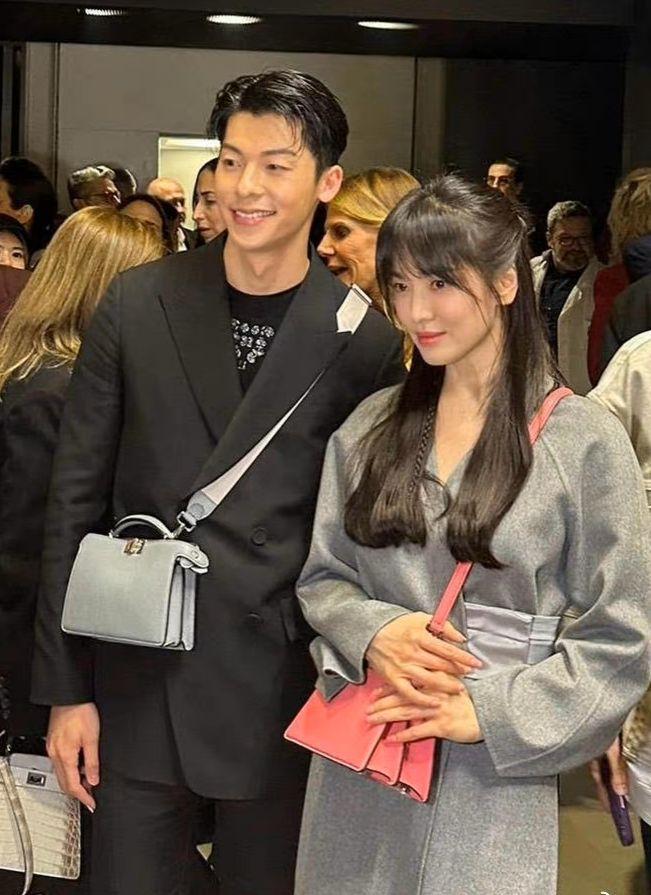 41歲宋慧喬拍住32歲的許光漢,完全看不出兩人年紀有9年之差。