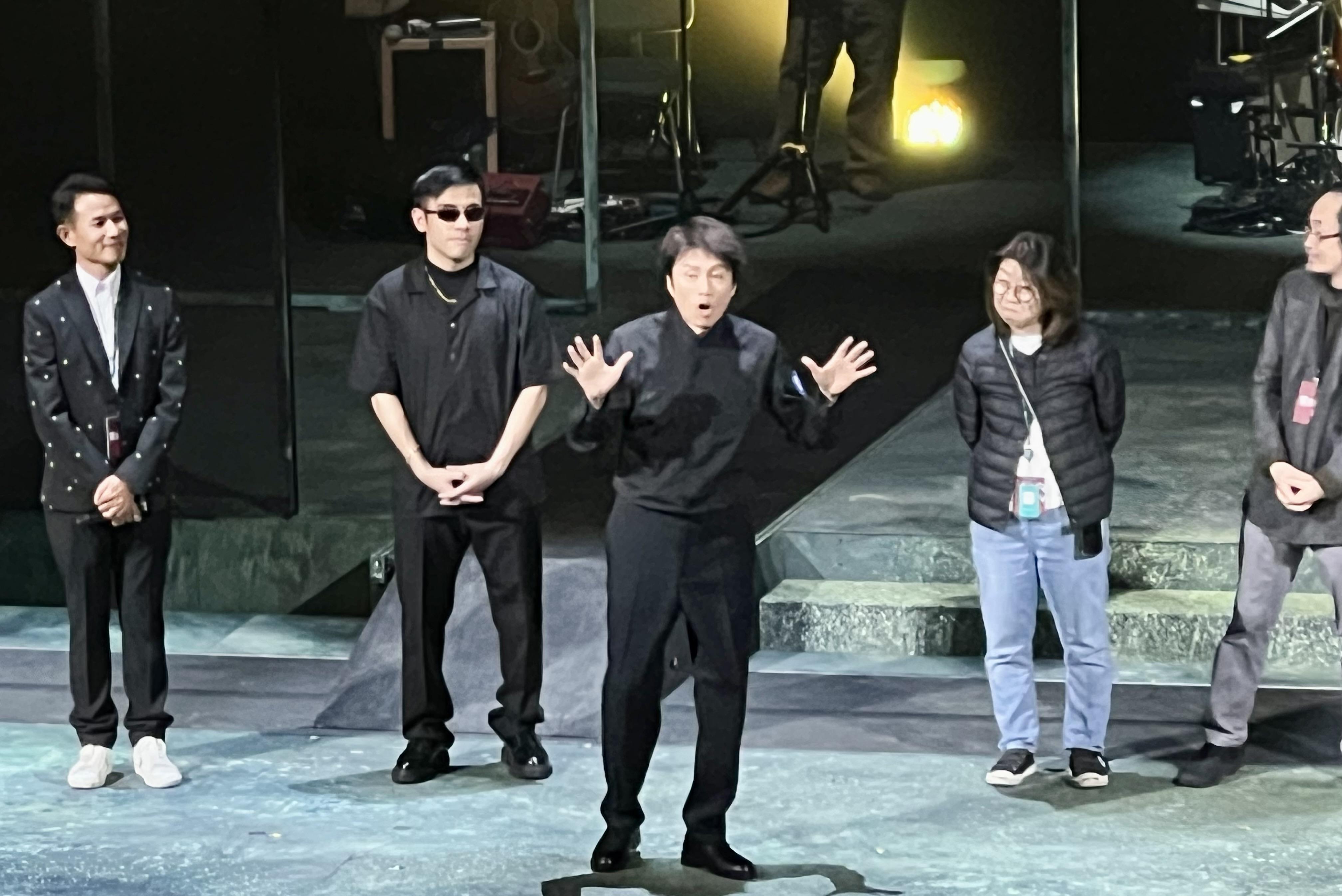 黃子華在謝幕時表示,《愛我別走》猶如演了10套劇。(Grace 攝)