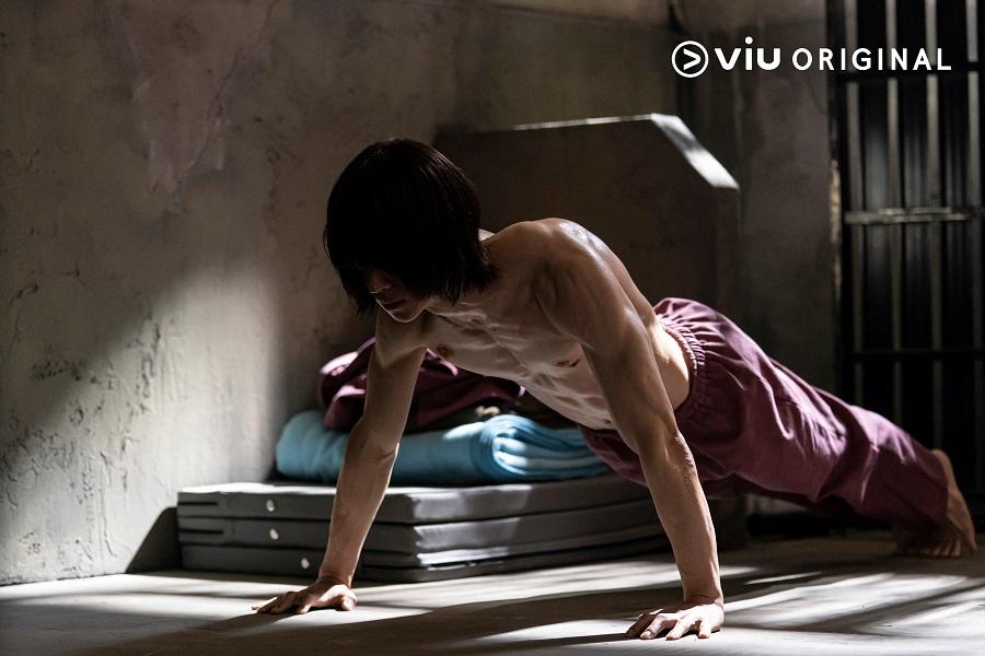 李帝勳為了Viu Original原創韓劇《模範的士2》積極操肌。