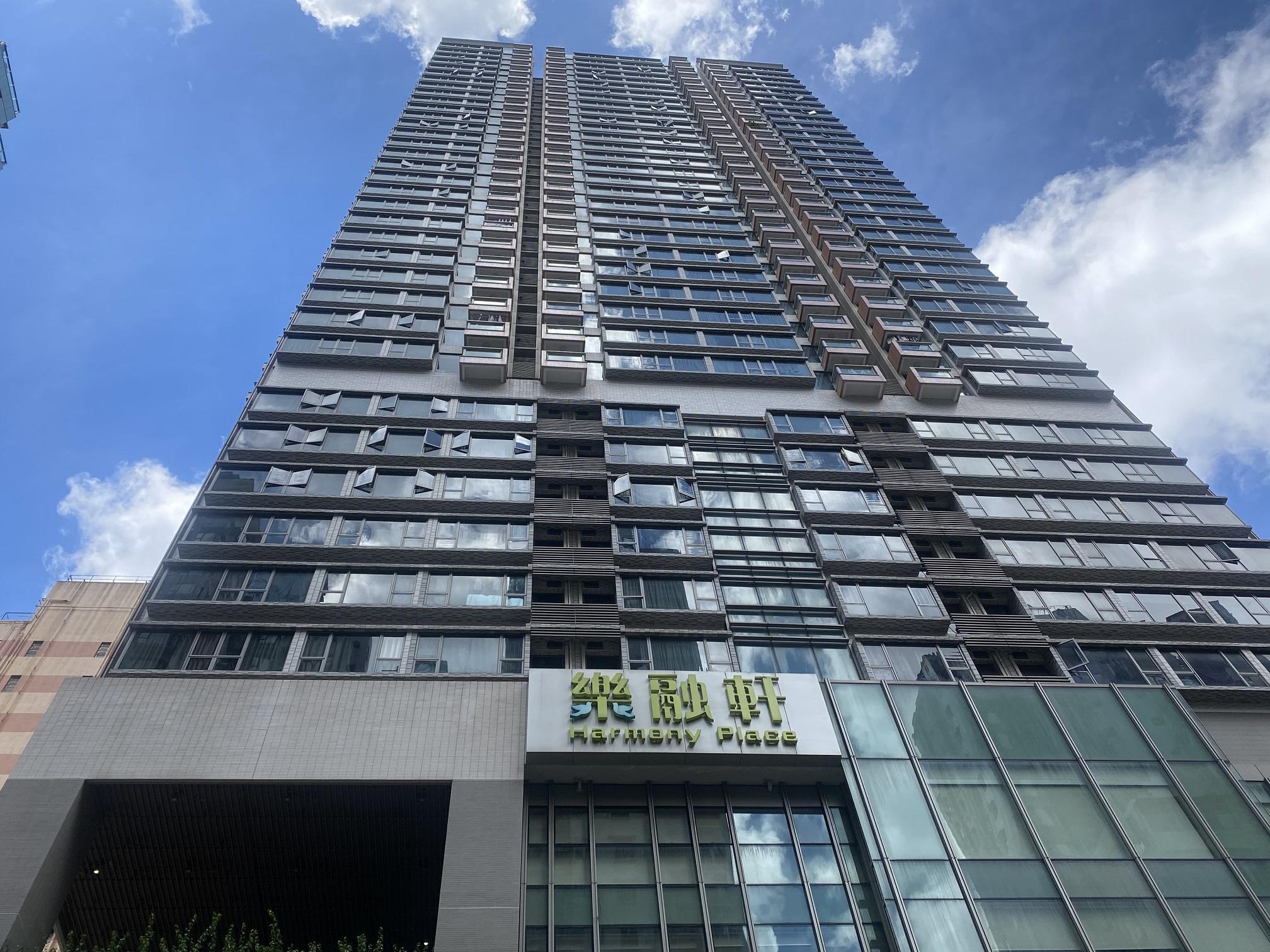 筲箕灣樂融軒最新錄高層山景兩房單位成交,造價803萬元,呎價15,807元,創屋苑造價及呎價新低。
