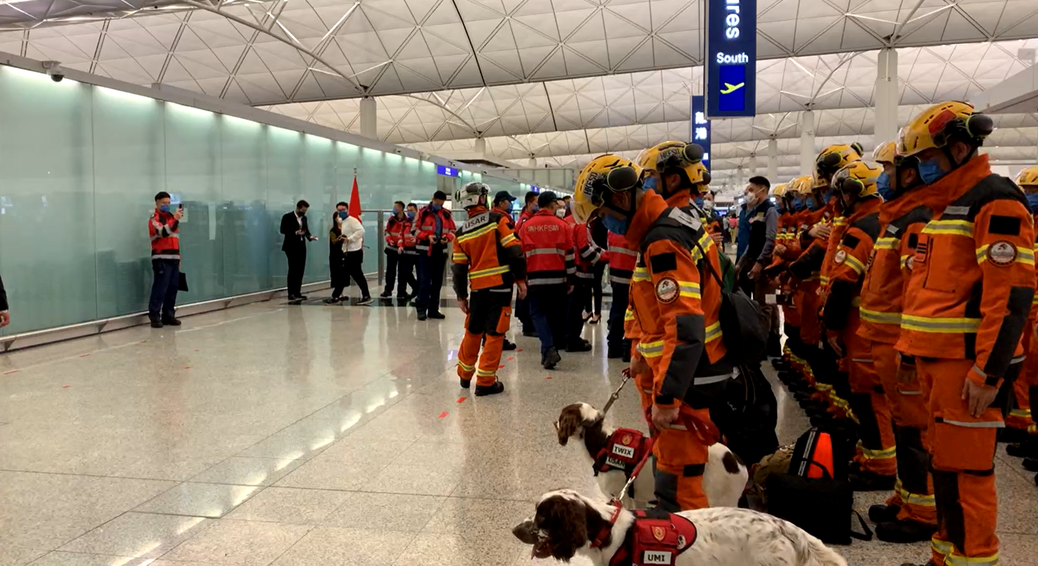 消防帶同搜救犬前往土耳其