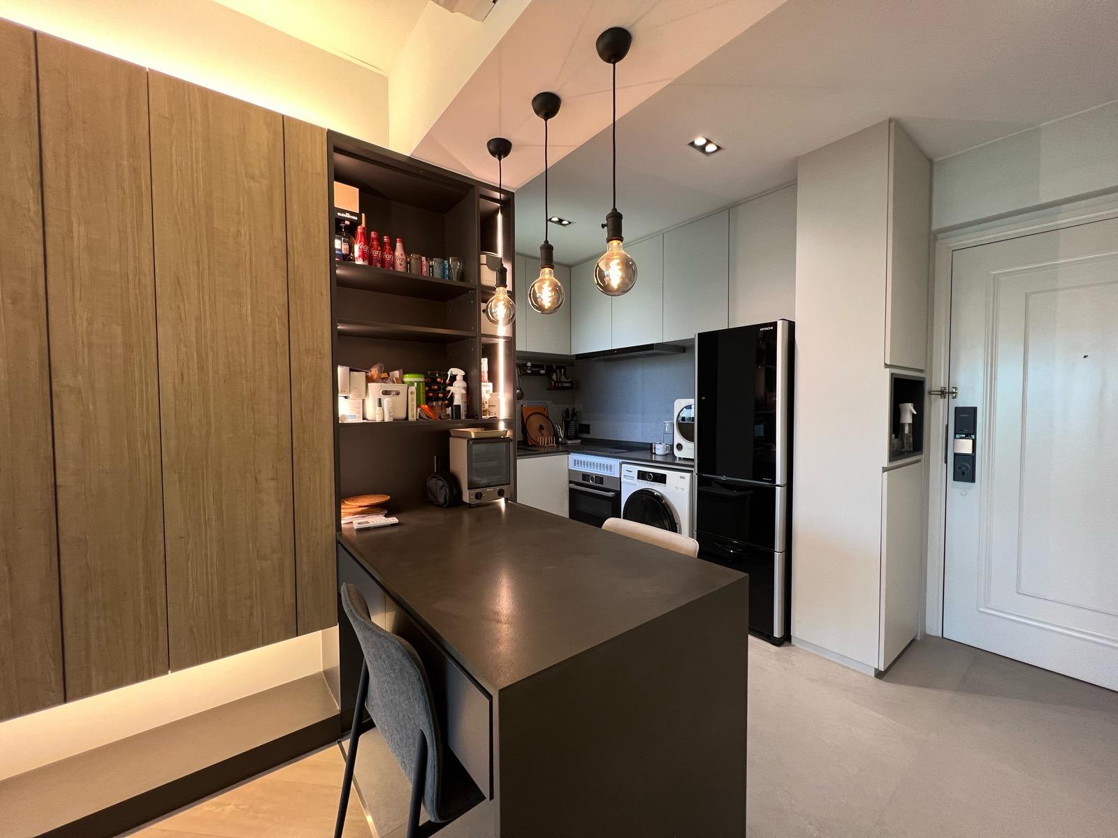 飯廳與開放式廚房,設計和佈局型格中性,適合愛簡約的獨居人士或小兩口居住。