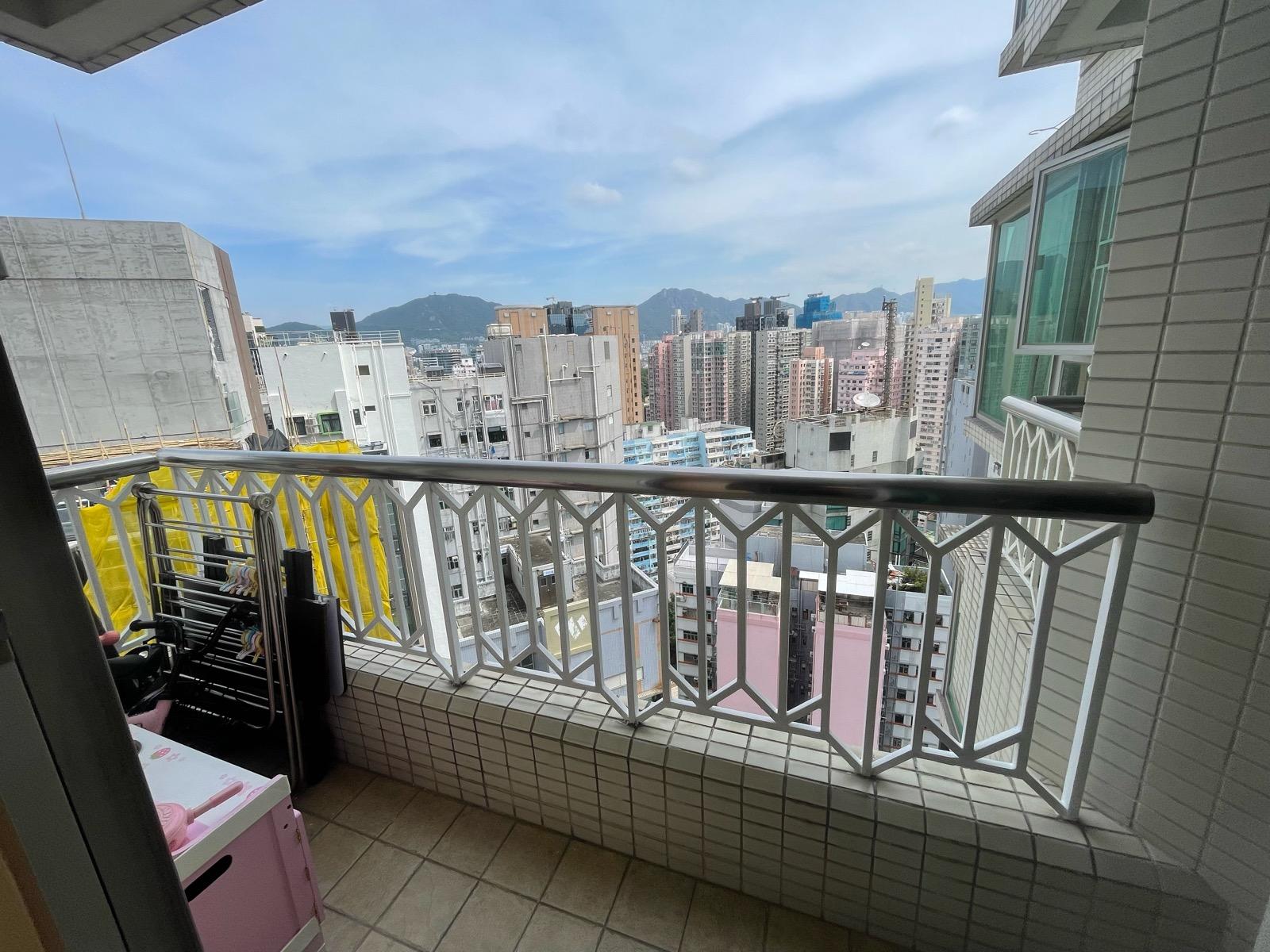 露台面積不算細小,方便晾曬衣物,樓景及市景景觀開揚。