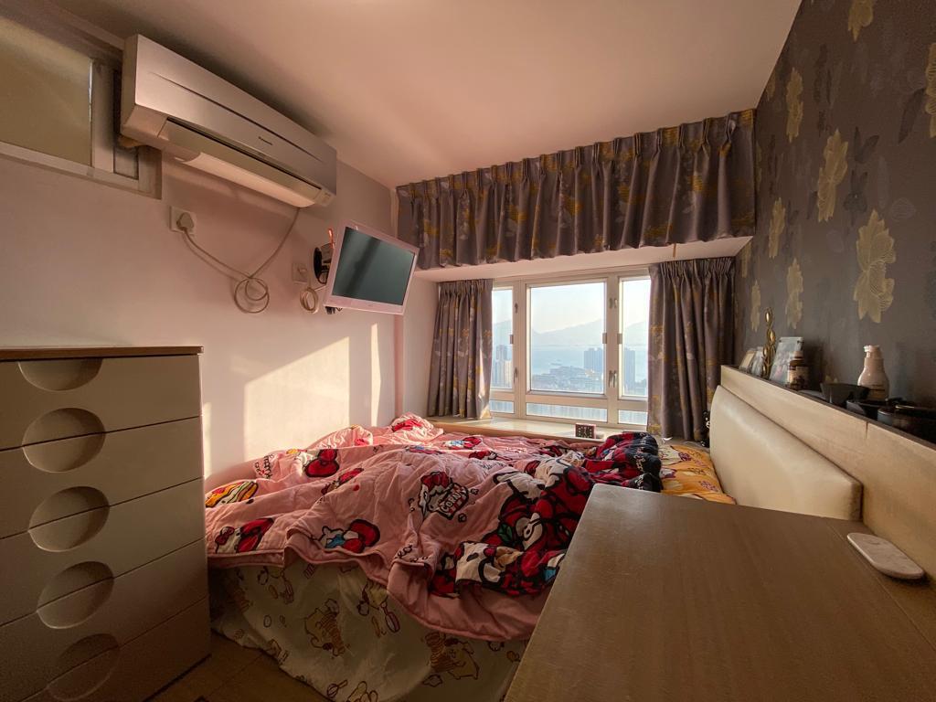 單位位於高層,室內非常光線充足。