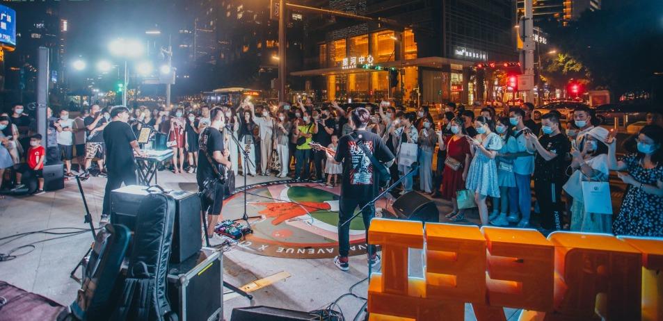 「節日大道」是福田市政府精心打造而成的都市生活狂歡地,大道上有藝術雕塑、街頭文化、音樂舞蹈表演、特色市集等等,每次來到都有驚喜。(圖片來源: 節日大道官網)